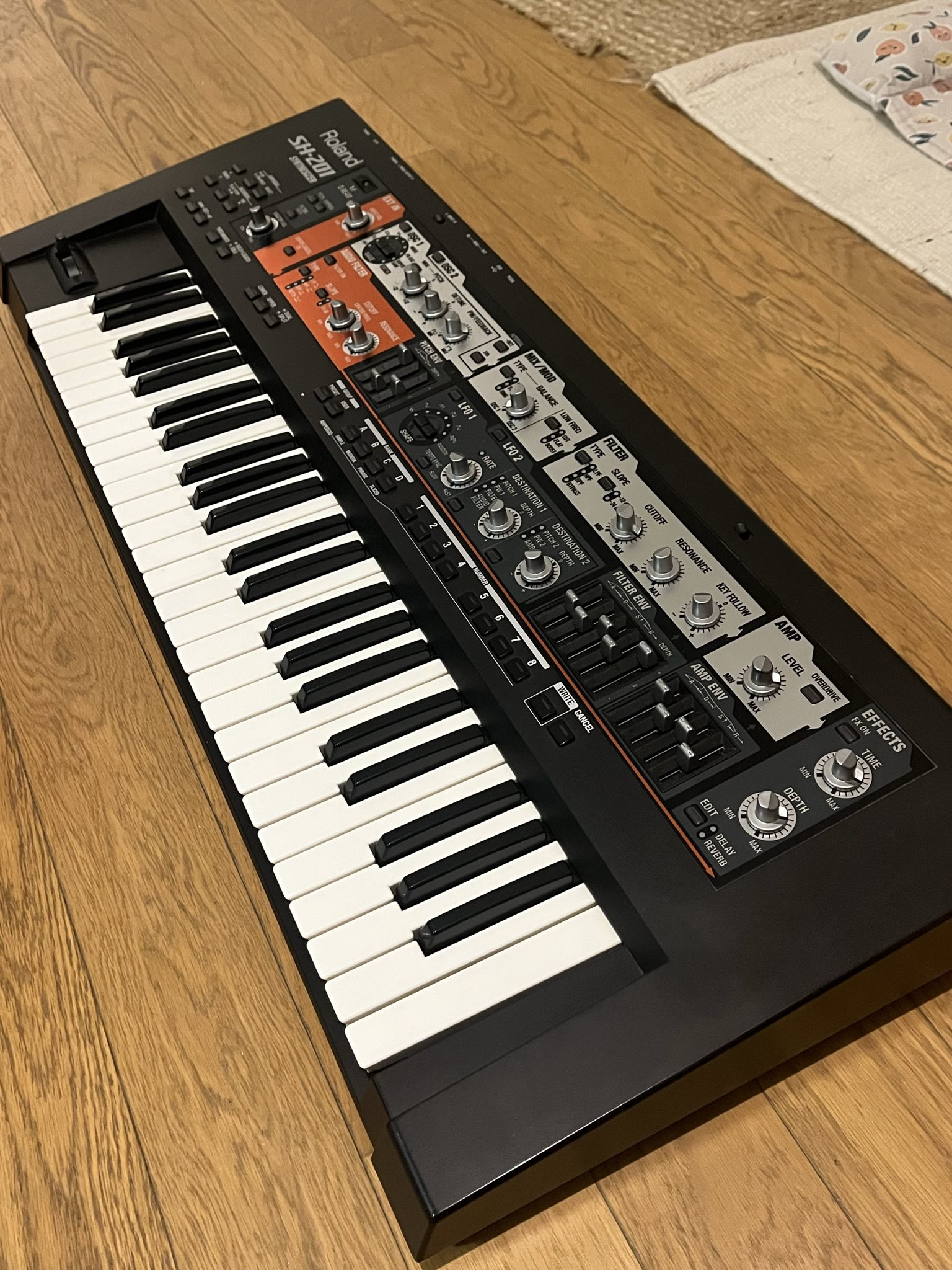 Roland SH-201