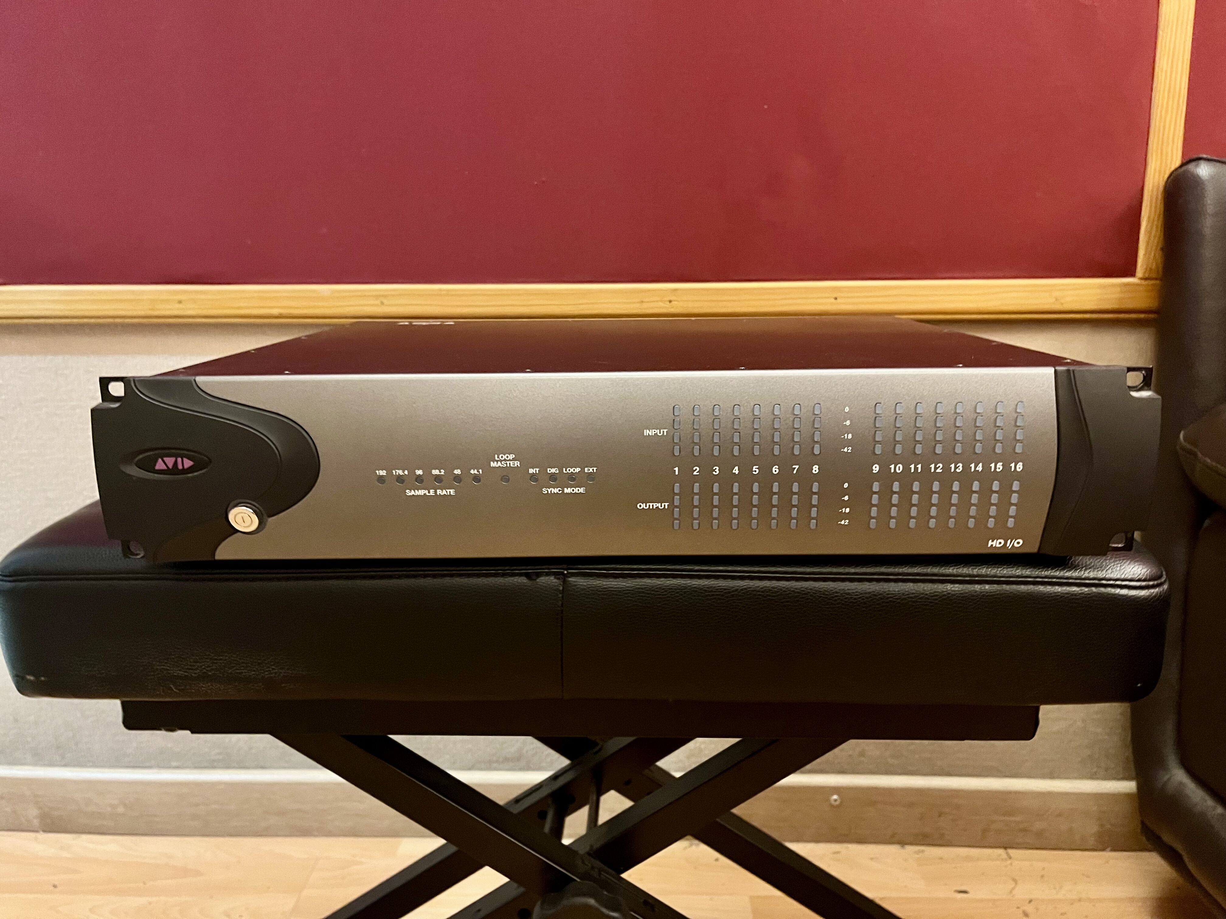 Avid HDX + Avid HD I/O 16x16 Analog + câble DigiLink – sans licence Pro Tools