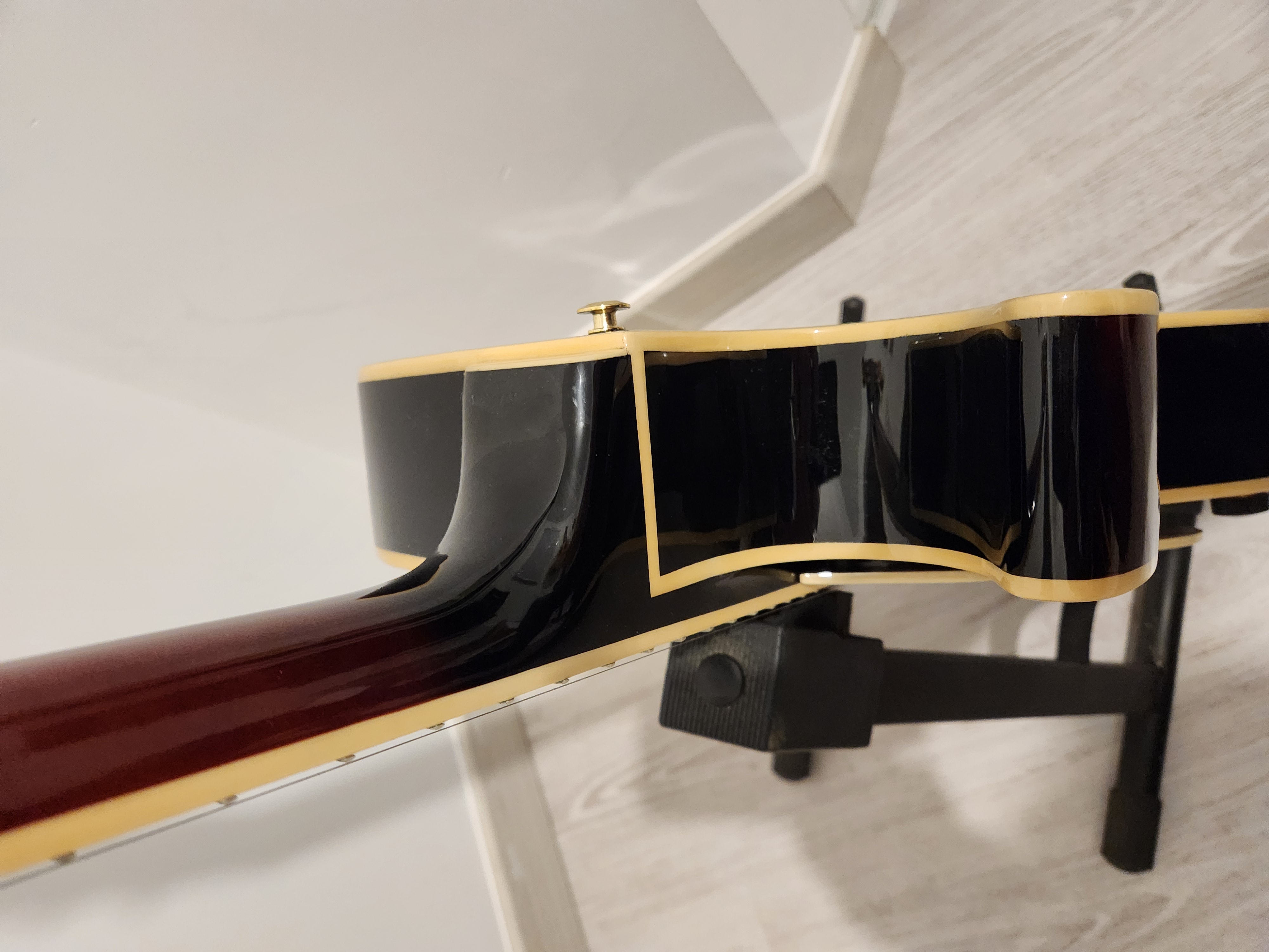 Vends guitare Ibanez AG95QADBS 