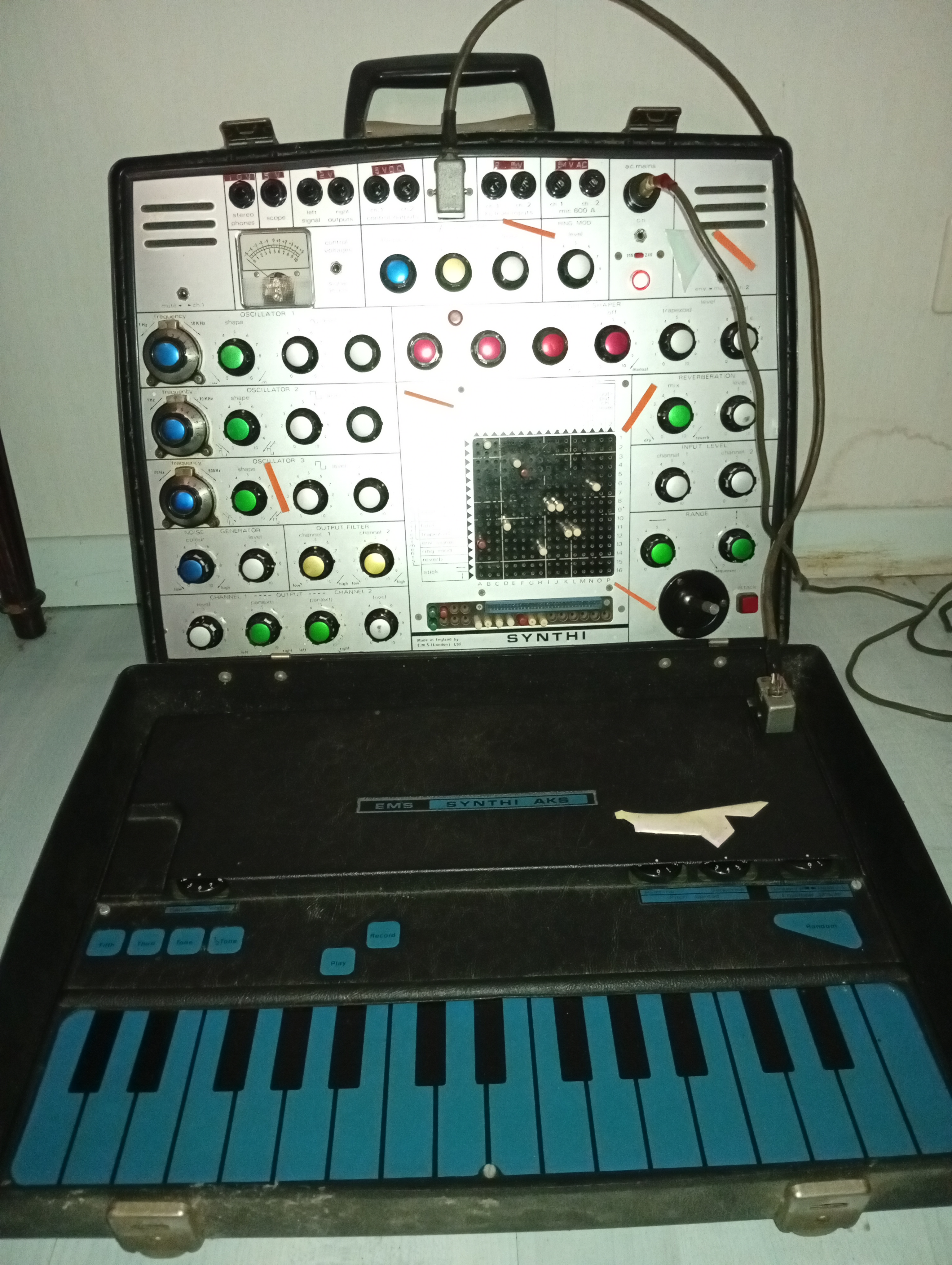 Vends synthétiseur matriciel AKS 