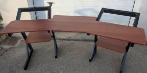 Bureau en bon état général.