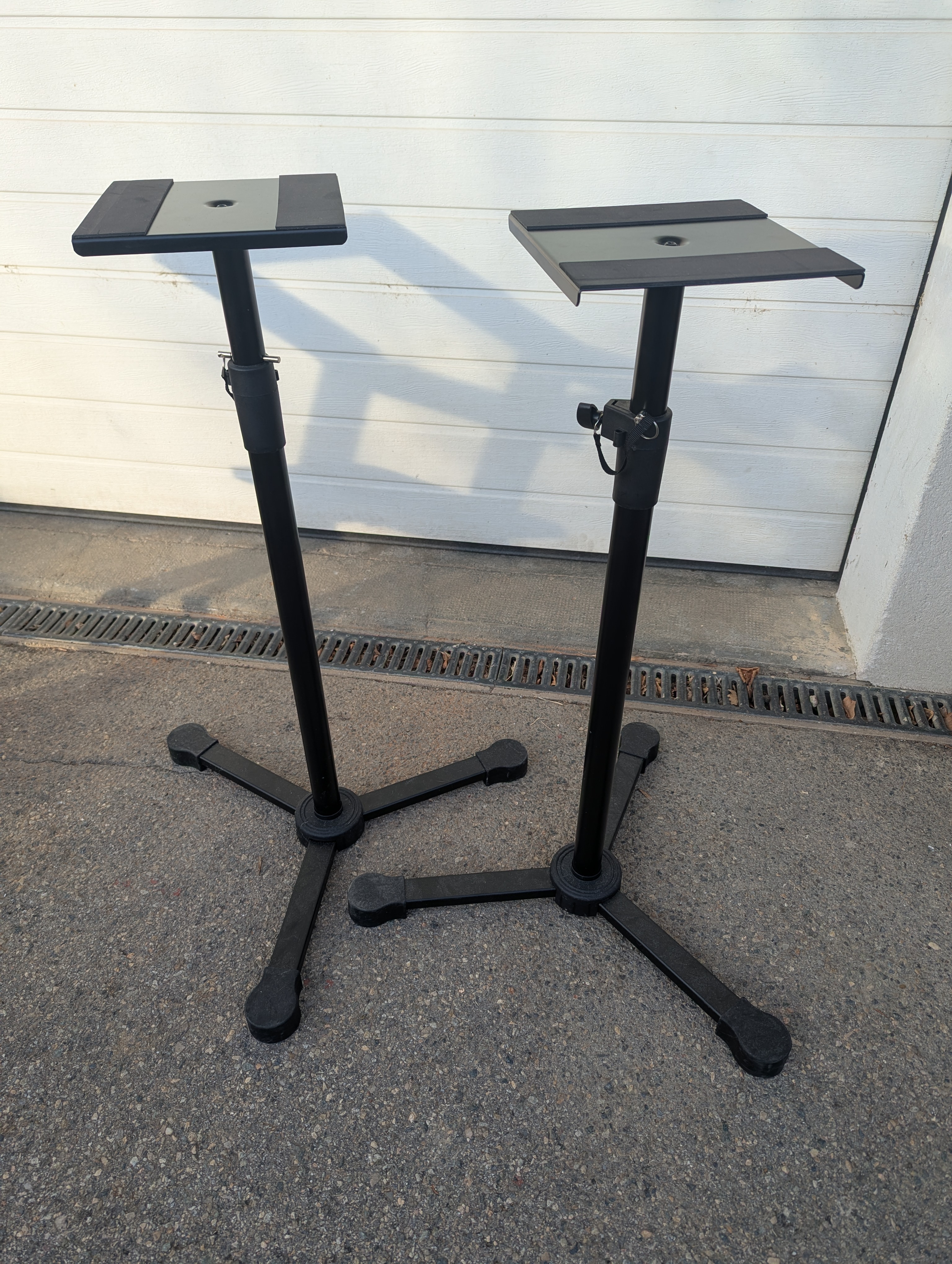 Paire de pieds d'enceintes de studio Millenium 