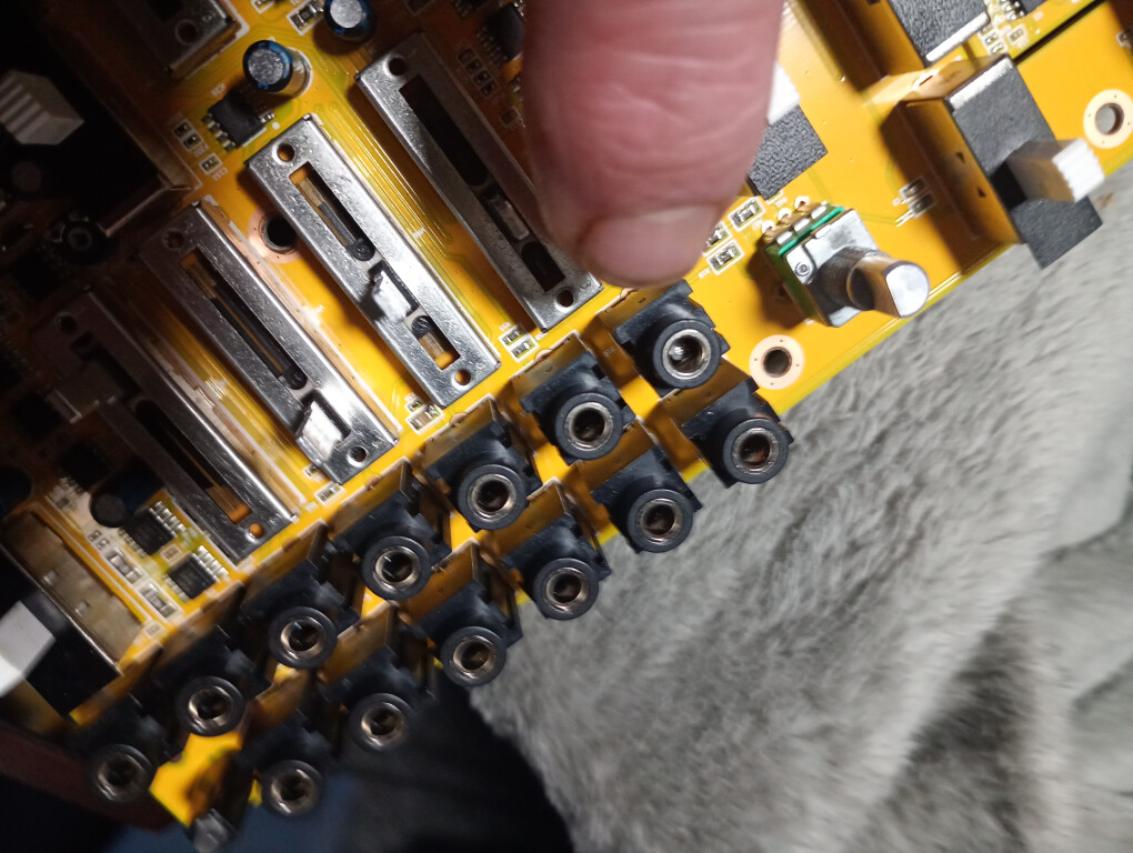 6690075.jpg 6690075.jpg