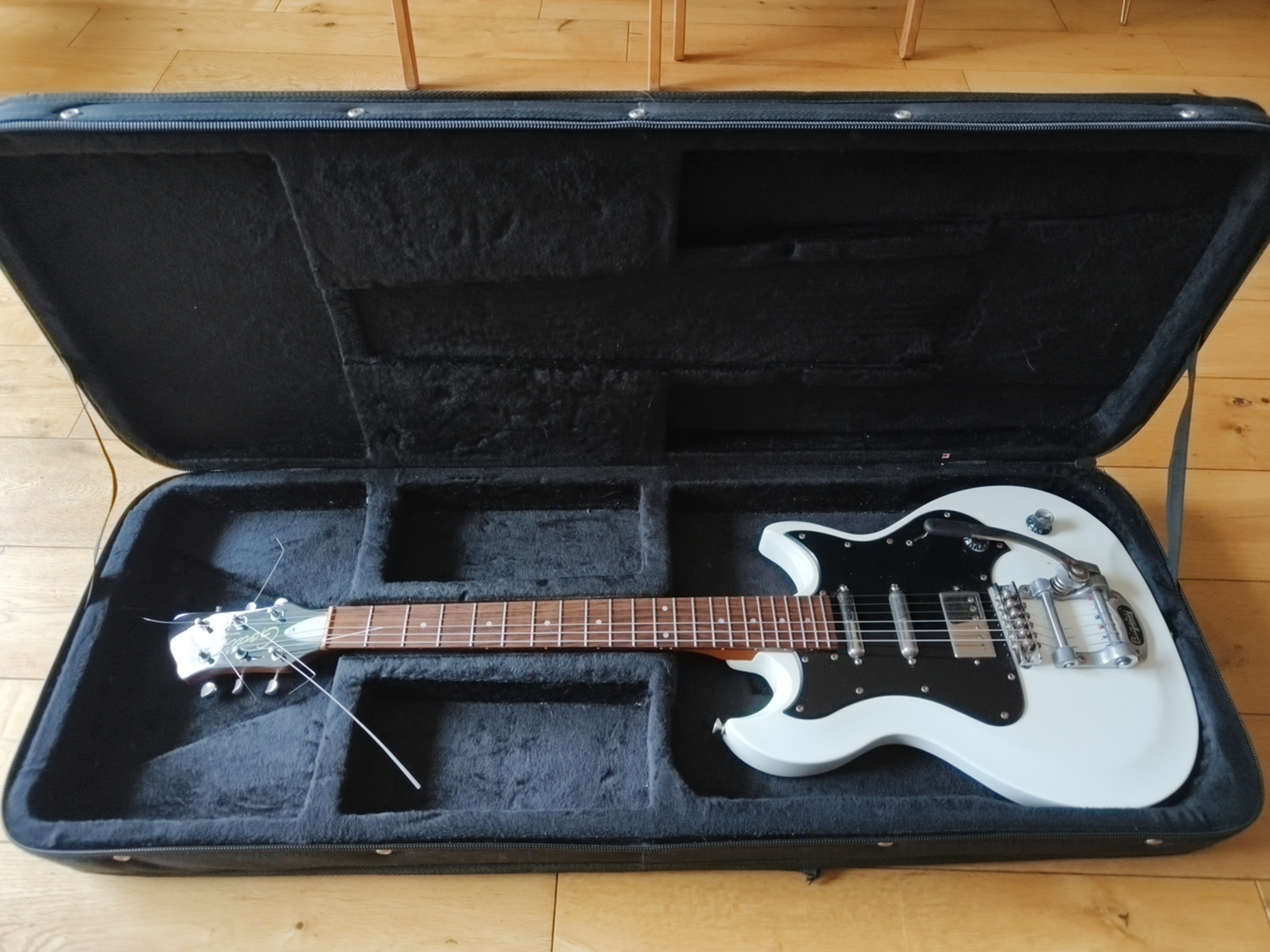 Guitare électrique Godin Richmond Belmont + étui semi-rigide FX