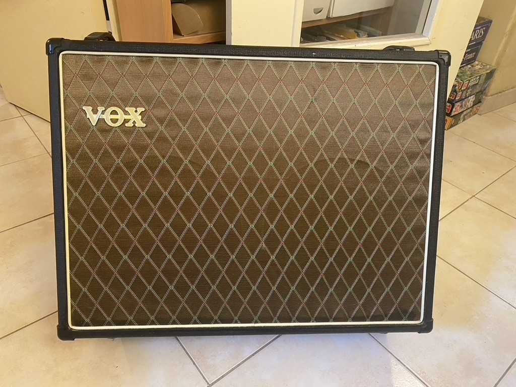 Vends un baffle VOX 212BN