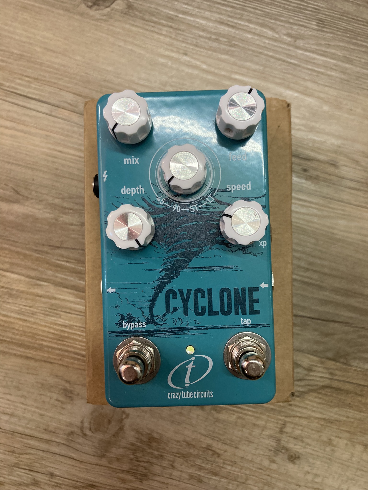 CRAZY TUBE CIRCUITS - Cyclone