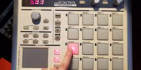 Vds Korg padKontrol avec boîte + pédale de sustain Roland