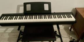 Vends piano numérique Roland FP 10