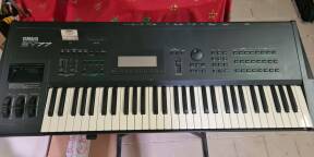 YAMAHA SY77 + PIED + PEDALE + CARTE RAM
