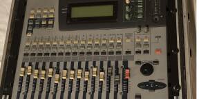 YAMAHA 01V + Carte ADAT MY8-AT + Flight Case + Manuel en français – À RÉVISER