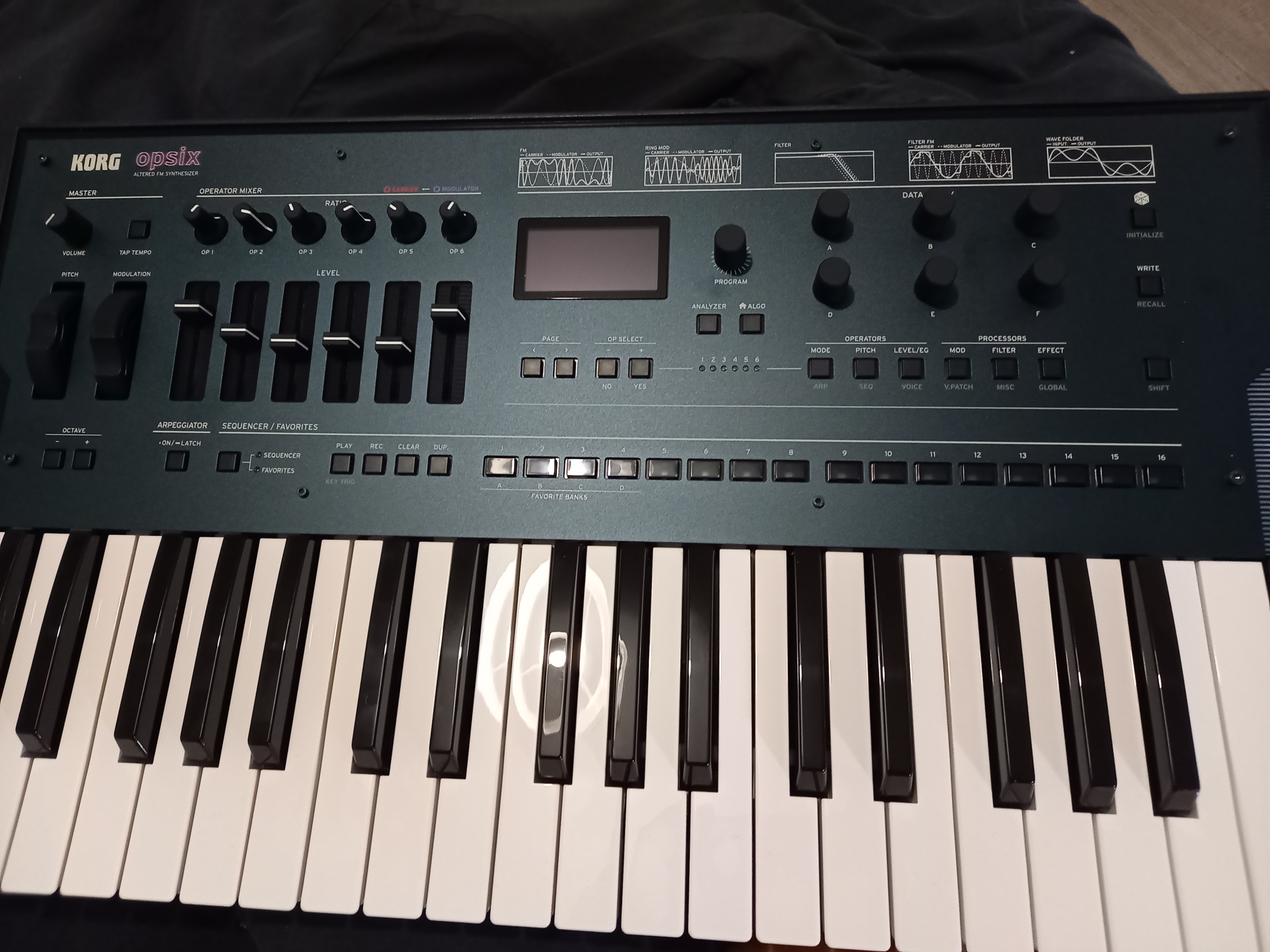 Korg OPSIX Comme neuf