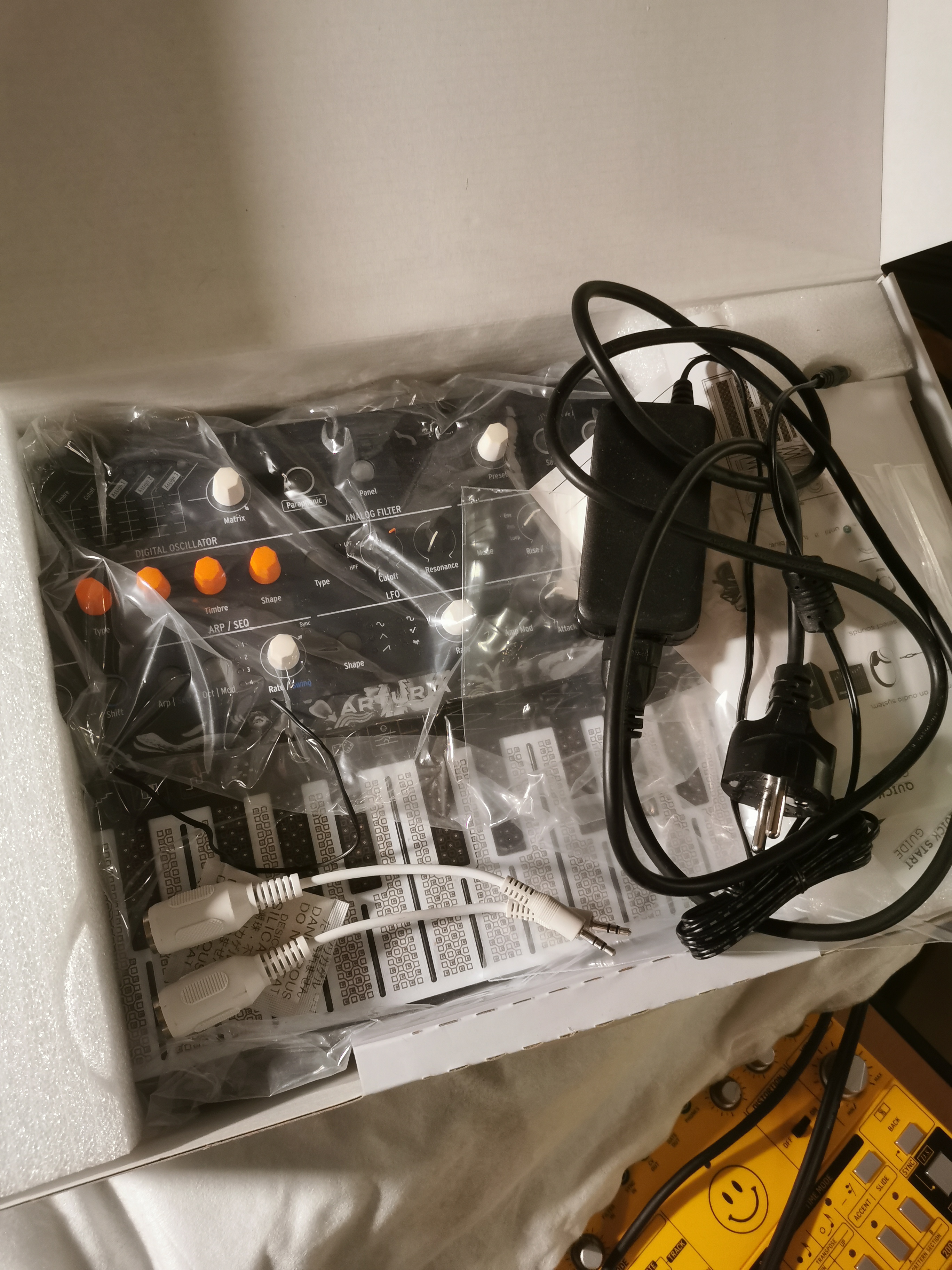 Vends microfreak dans sa boite d'origine 