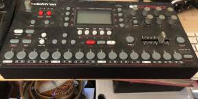 vends Octatrack en excellent état.