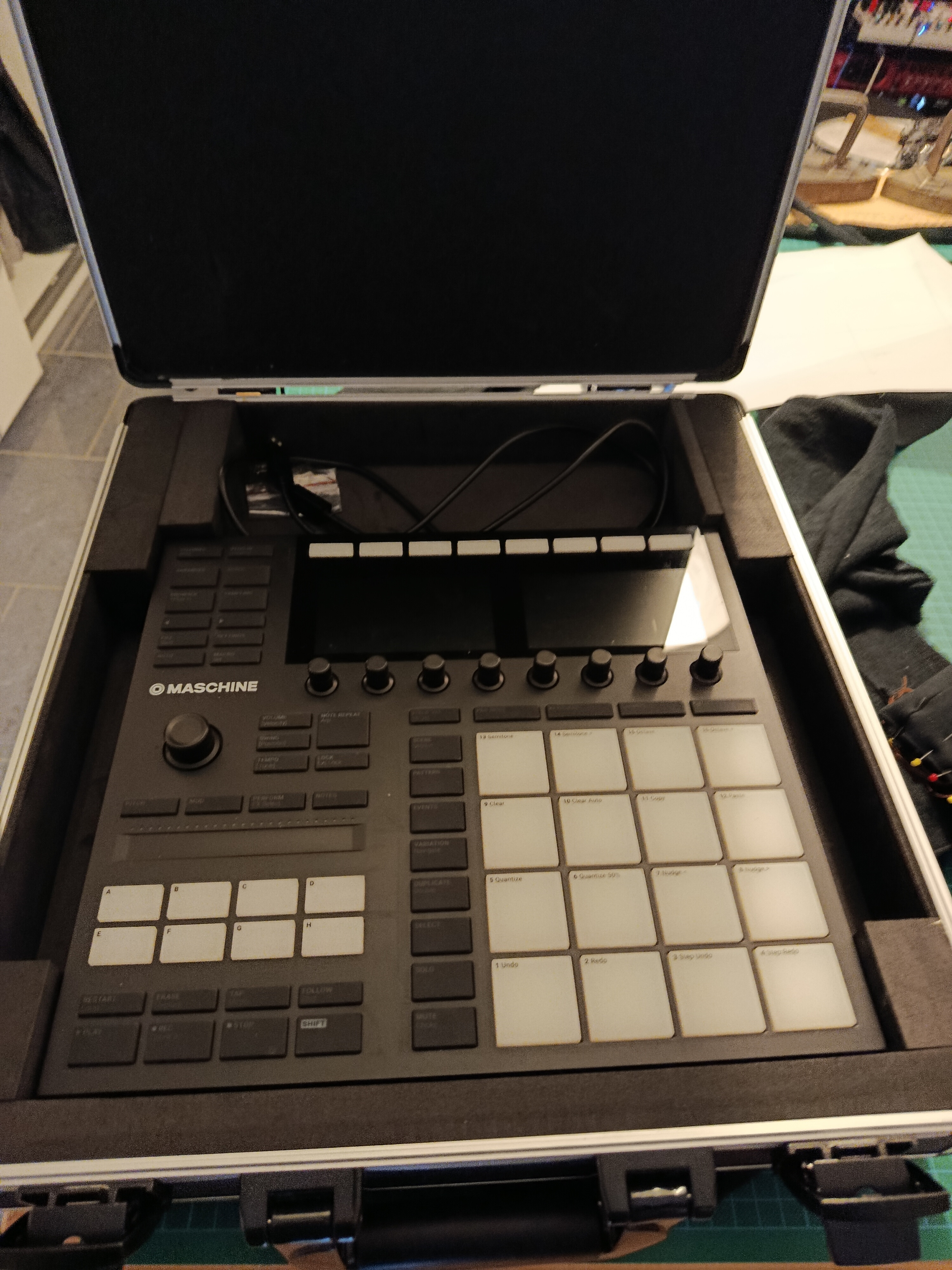 Vends Machine + licence maschine 3 + quelques packs et valise