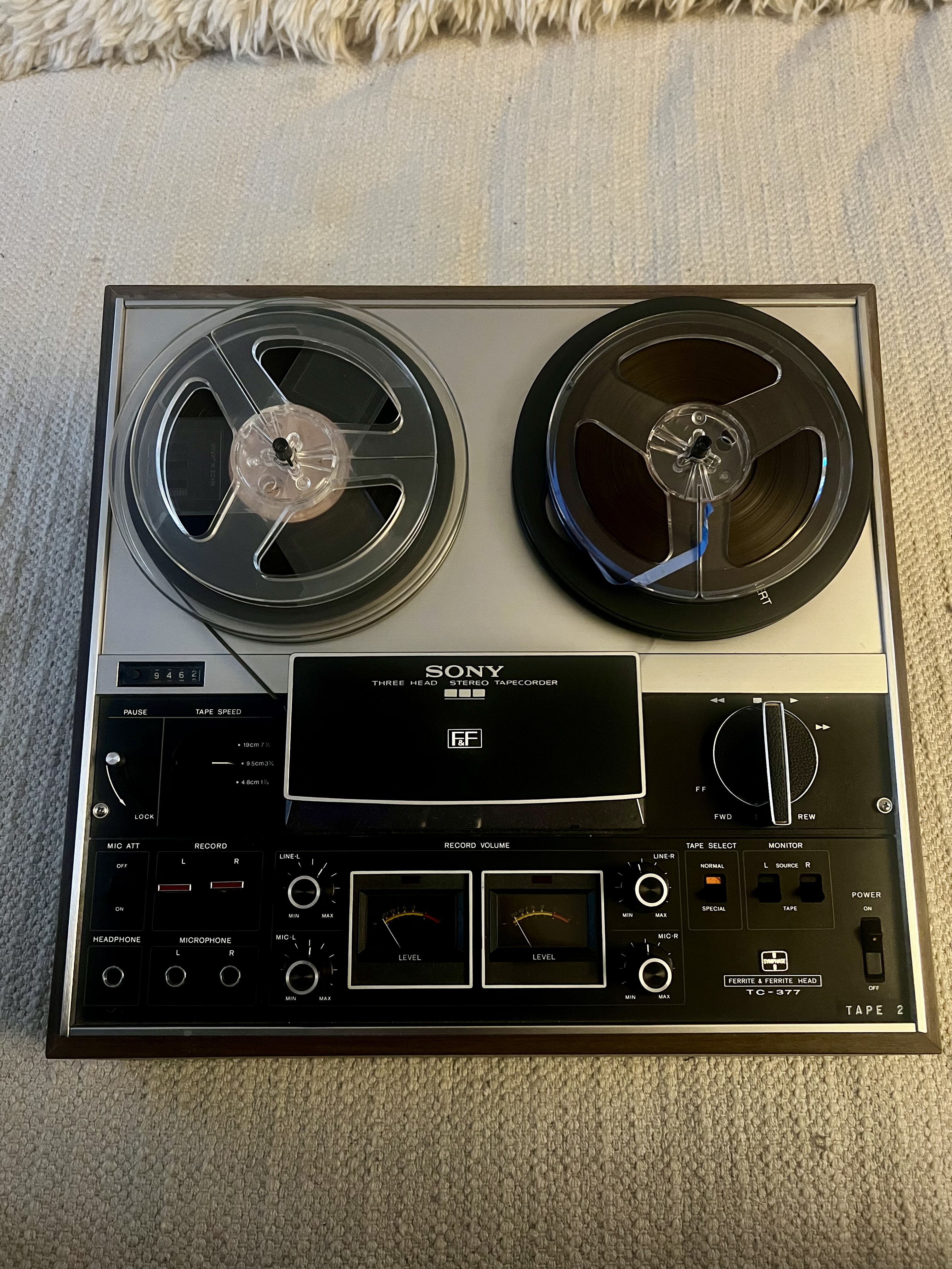 Enregistreur à bande SONY TC-377 en très bon état 