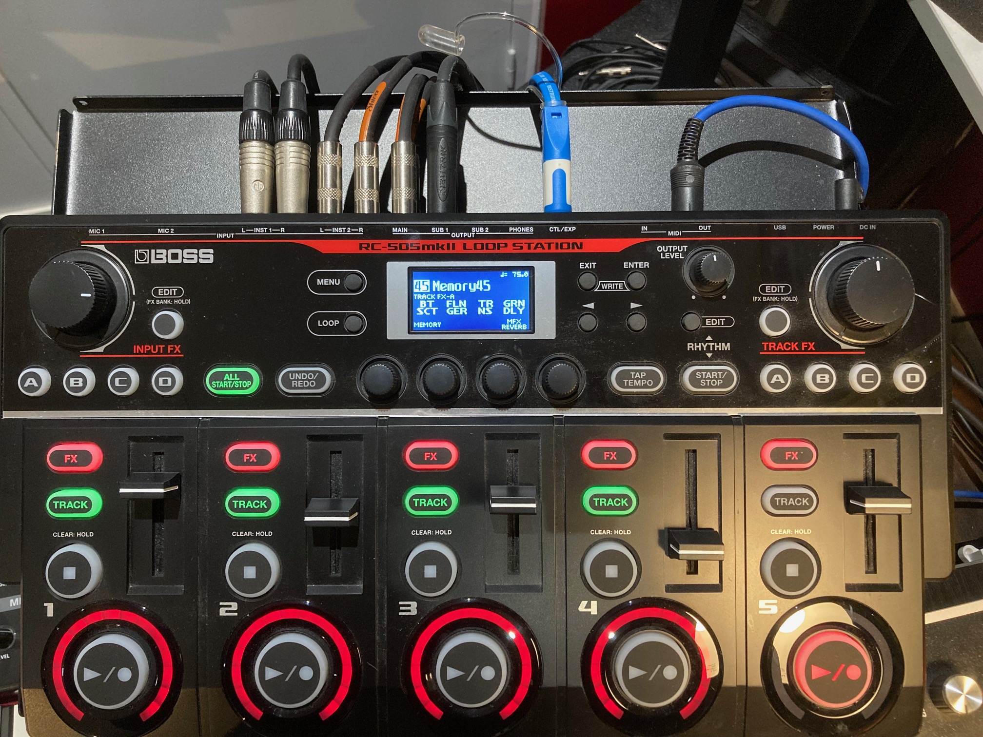 Vends looper BOSS RC-505 MK2 + 2 footswitch BOSS FS-6