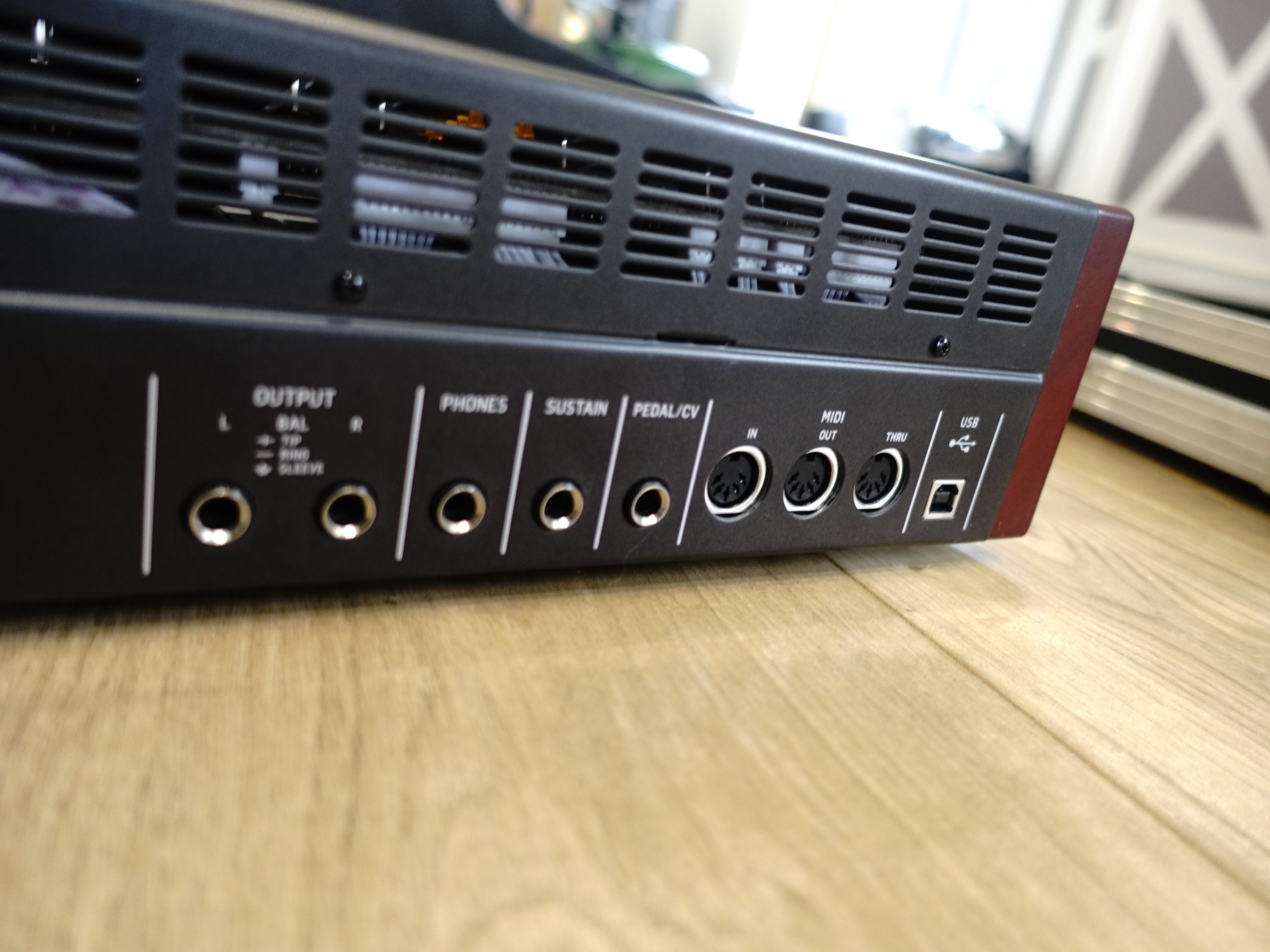 Behringer DeepMind 12 (18700)