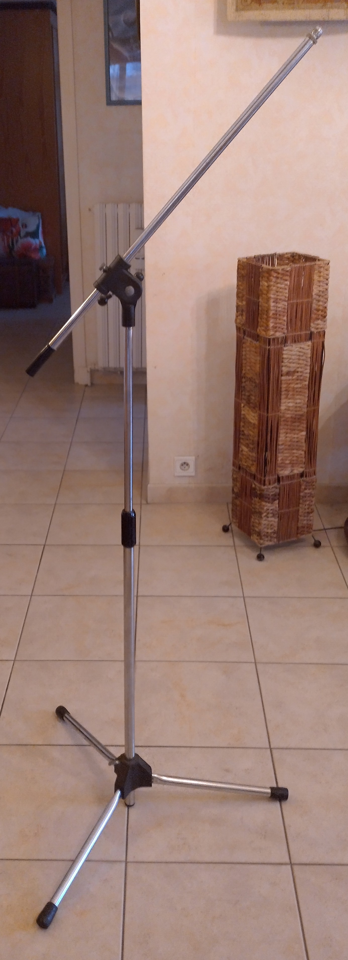 2nd pied de micro avec perche en très bon état