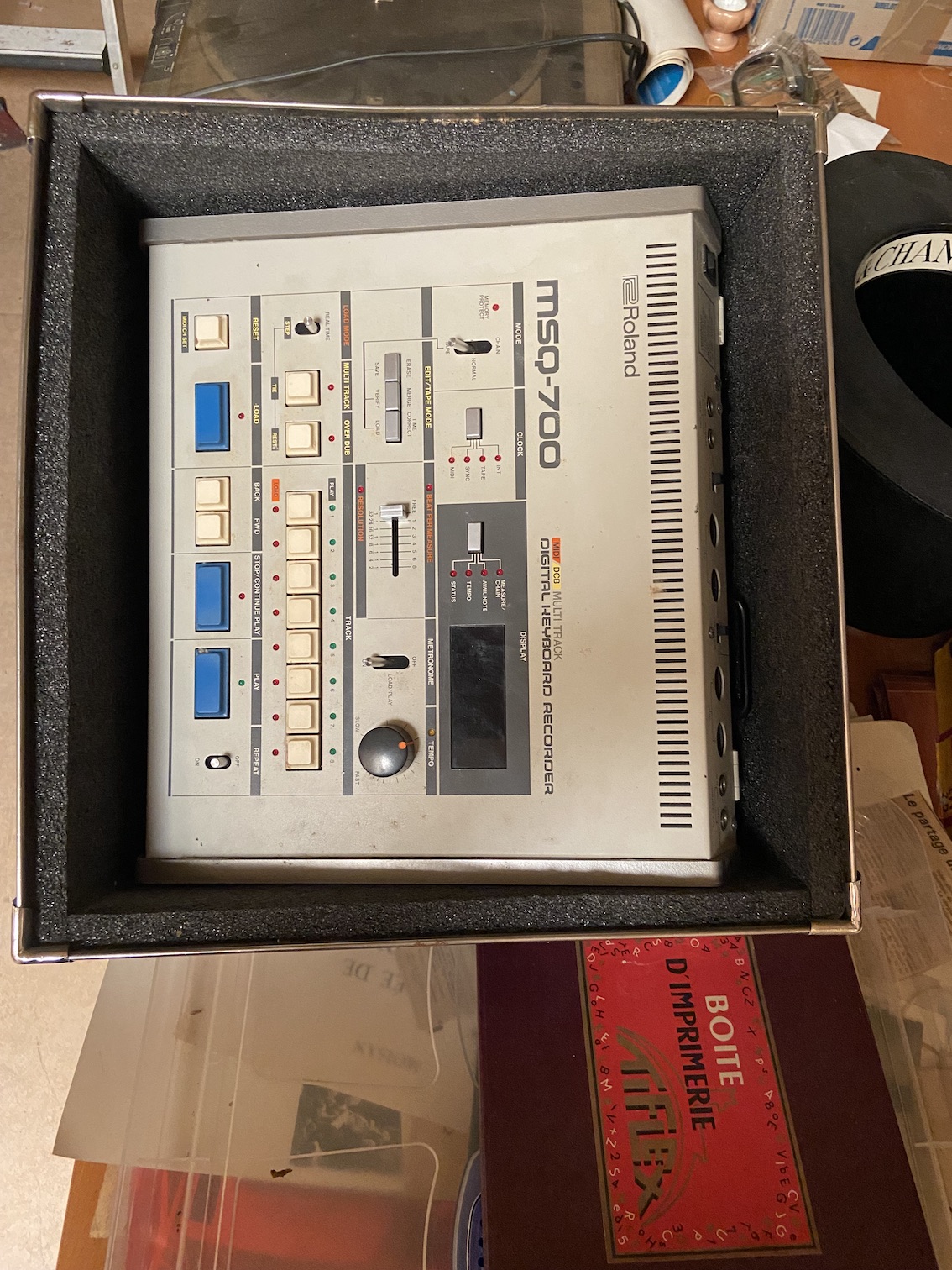 SEQUENCER  ROLAND MSQ-700 AVEC FLIGHTCASE