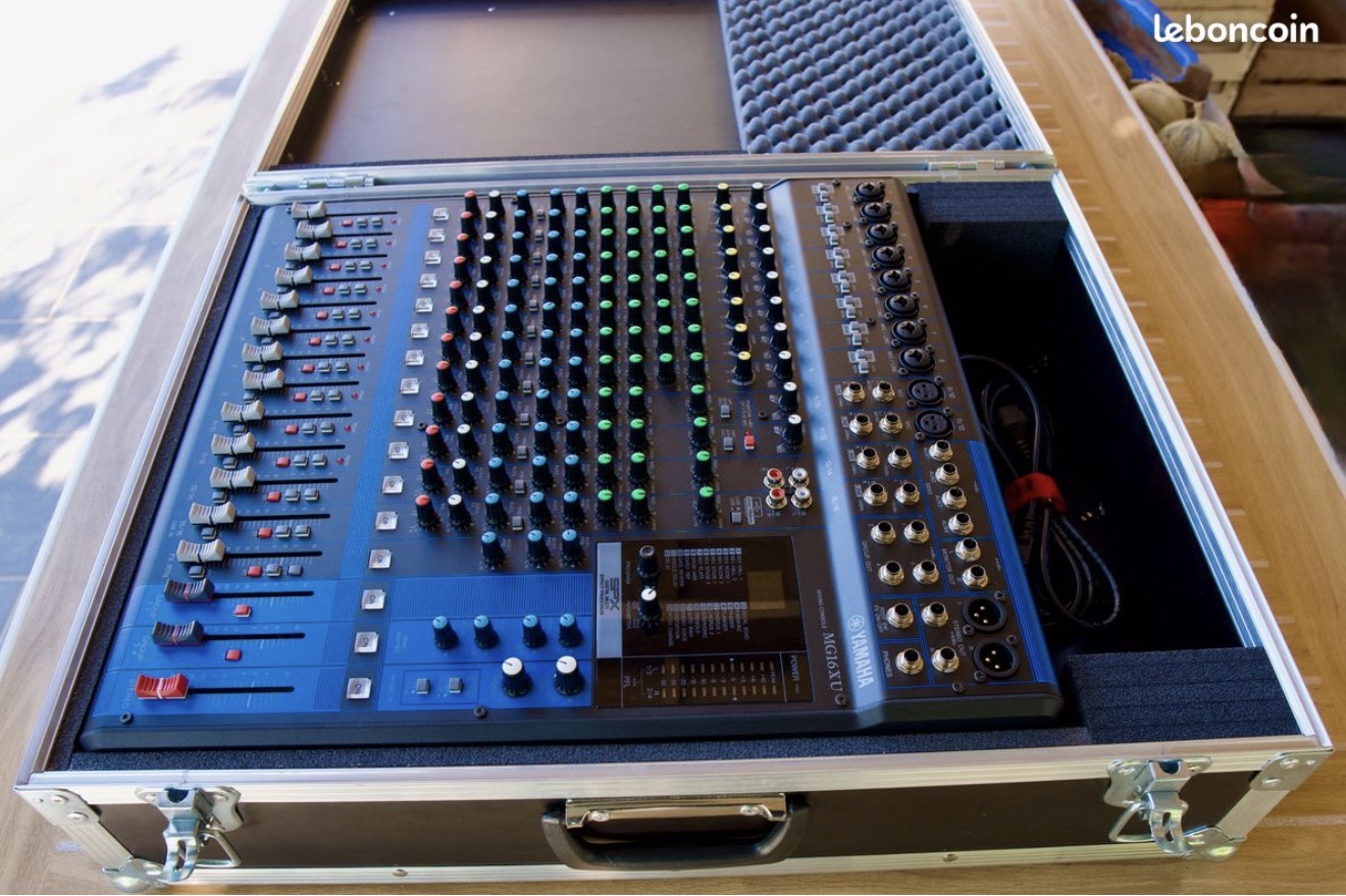 Console Yamaha MG16XU avec flightcase Thon