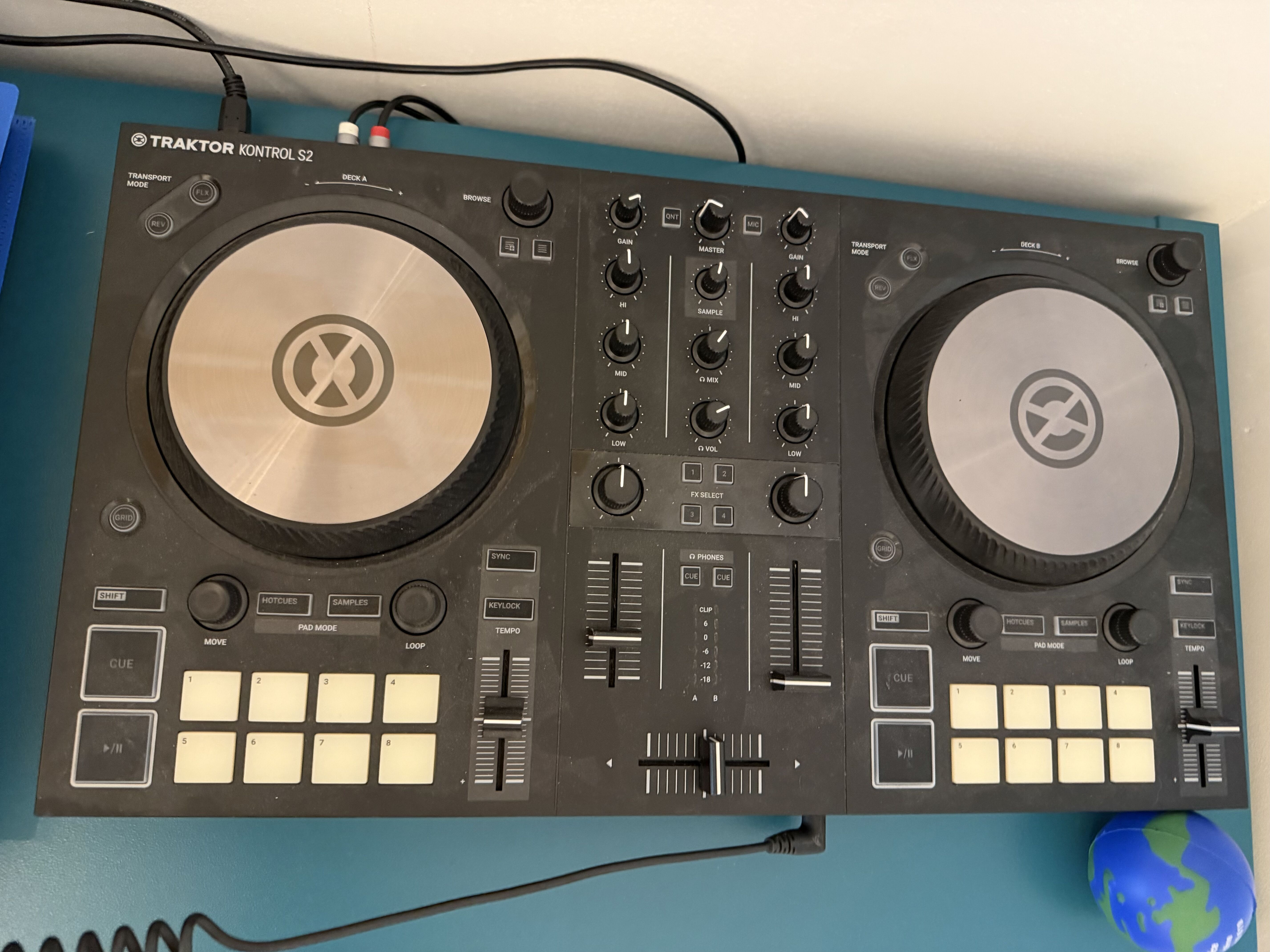 Traktor S2 mk3 