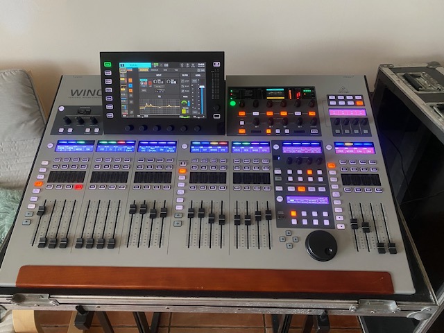 Console Behringer Wing + Case
