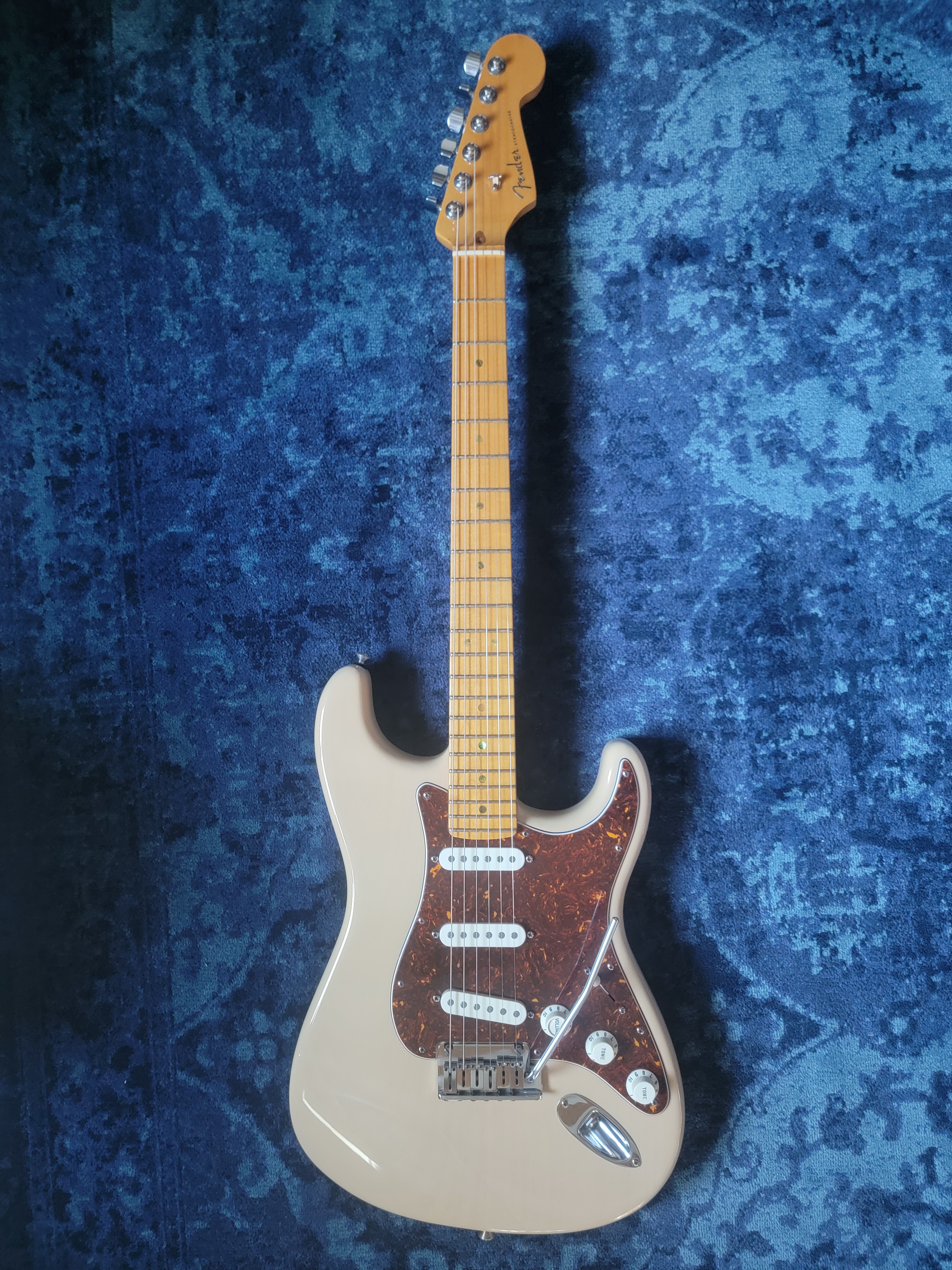 Vends Fender American Deluxe Stratocaster "V" Neck
