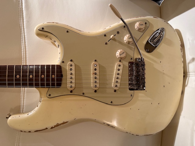 Vends Fender Stratocaster Reissue 62 Olympic White / Heavy relic de 2007.