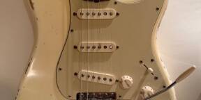 Vends Fender Stratocaster Reissue 62 Olympic White / Heavy relic de 2007.