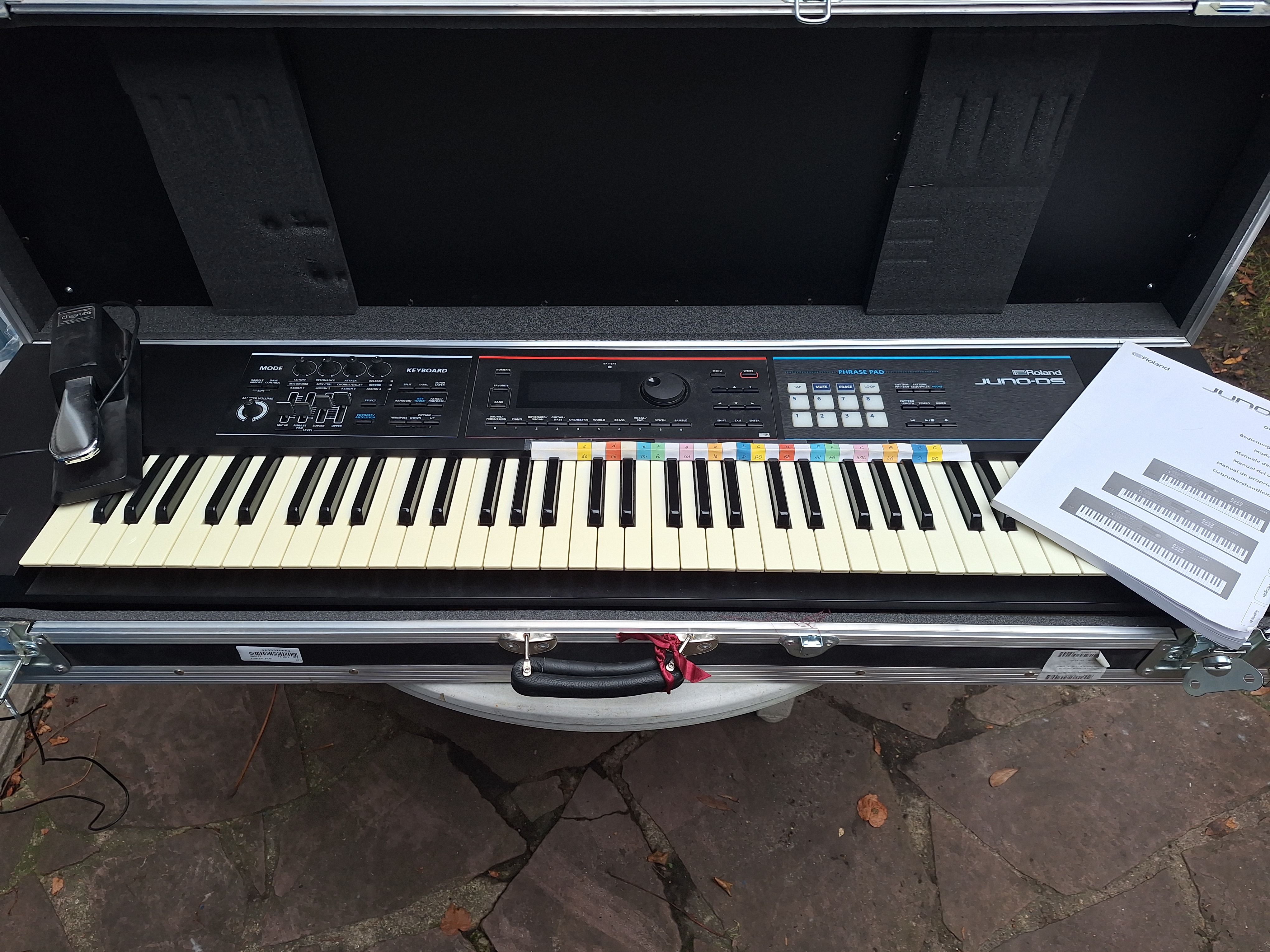 Vends clavier Juno avec son flight case 