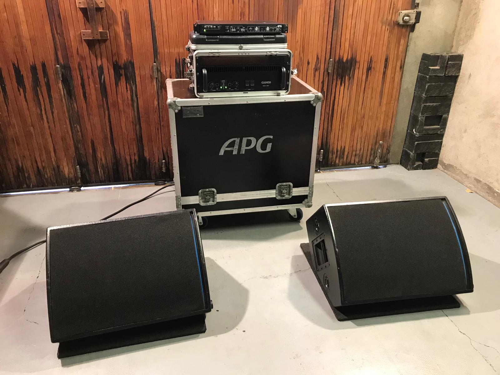 Vends 2 enceintes APG DS 15 S en fly case