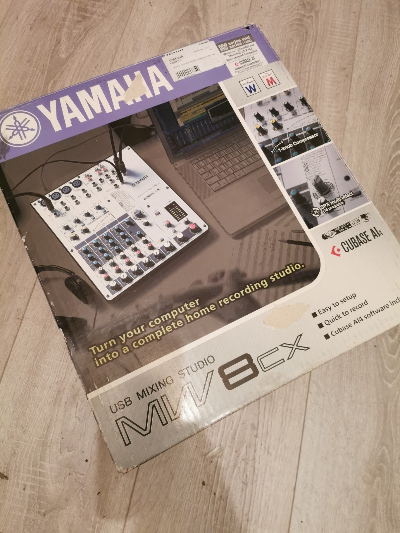 YAMAHA MW8CX console analogique 