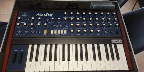 Vends Behringer Monopoly avec Case