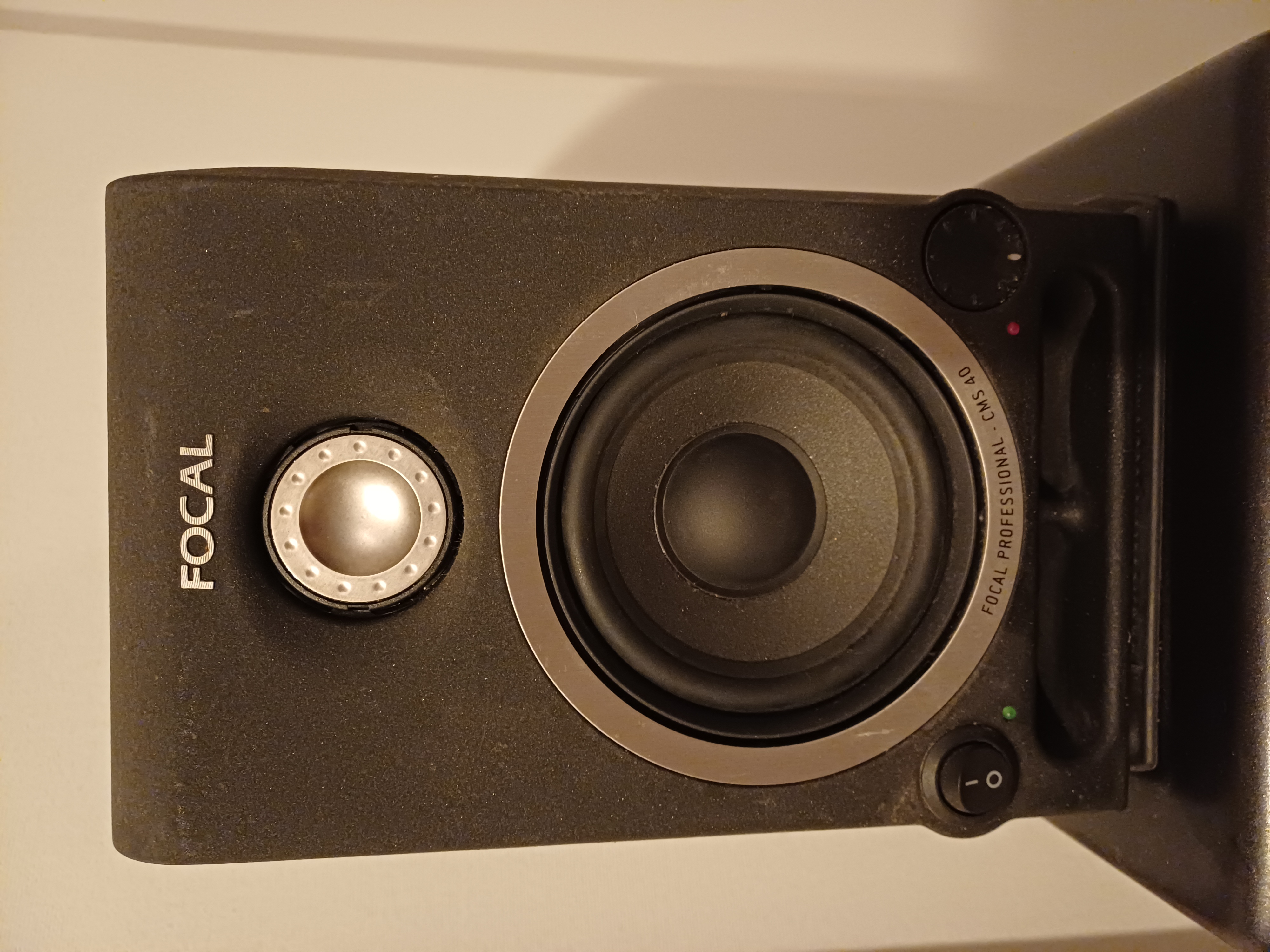 Focal CMS 40