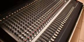 Vends table de mixage Yamaha MG32/14FX + flight case