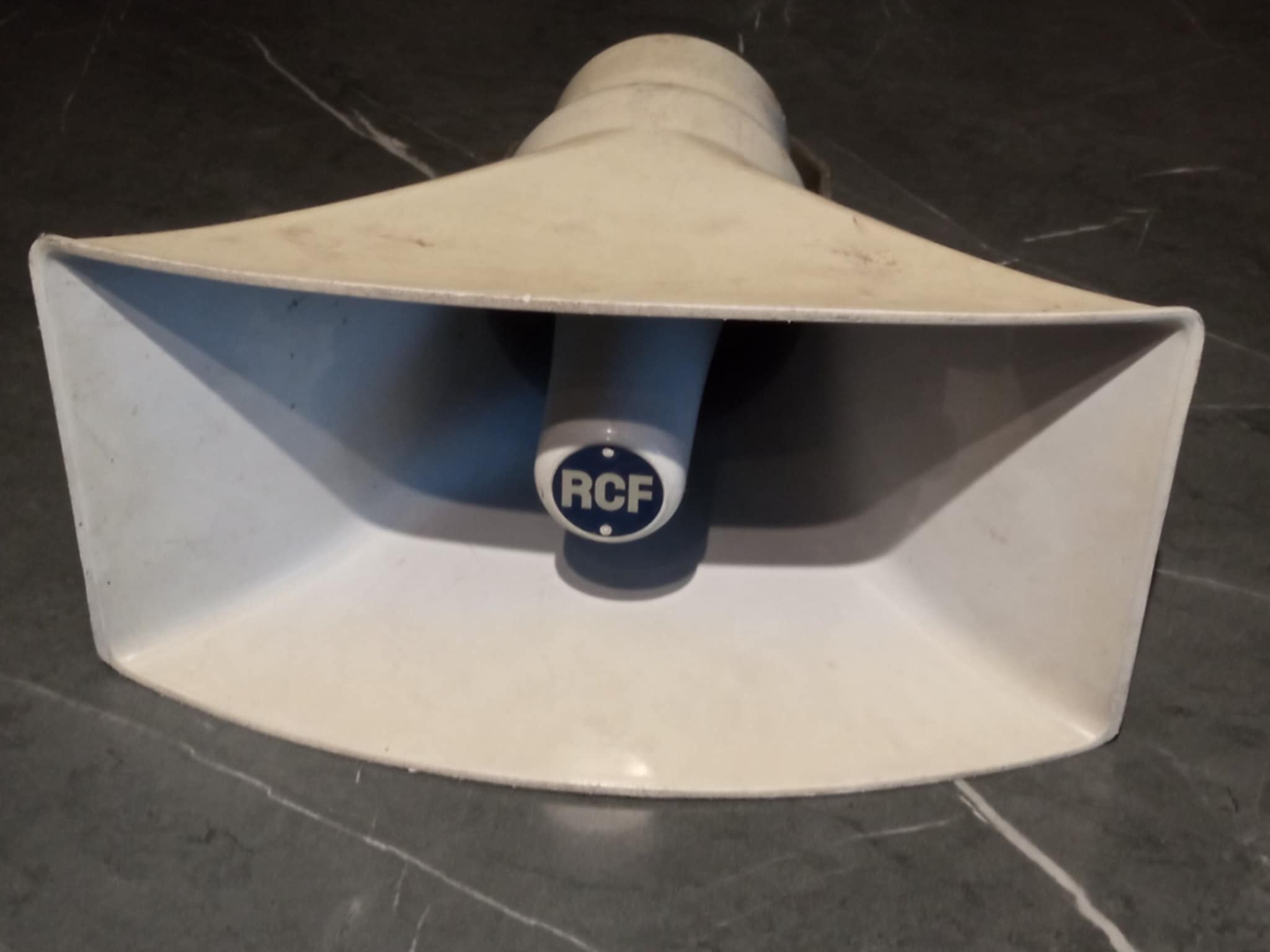 Vends lot de 8 RCF public adress HD 3421  en 16 OHM 