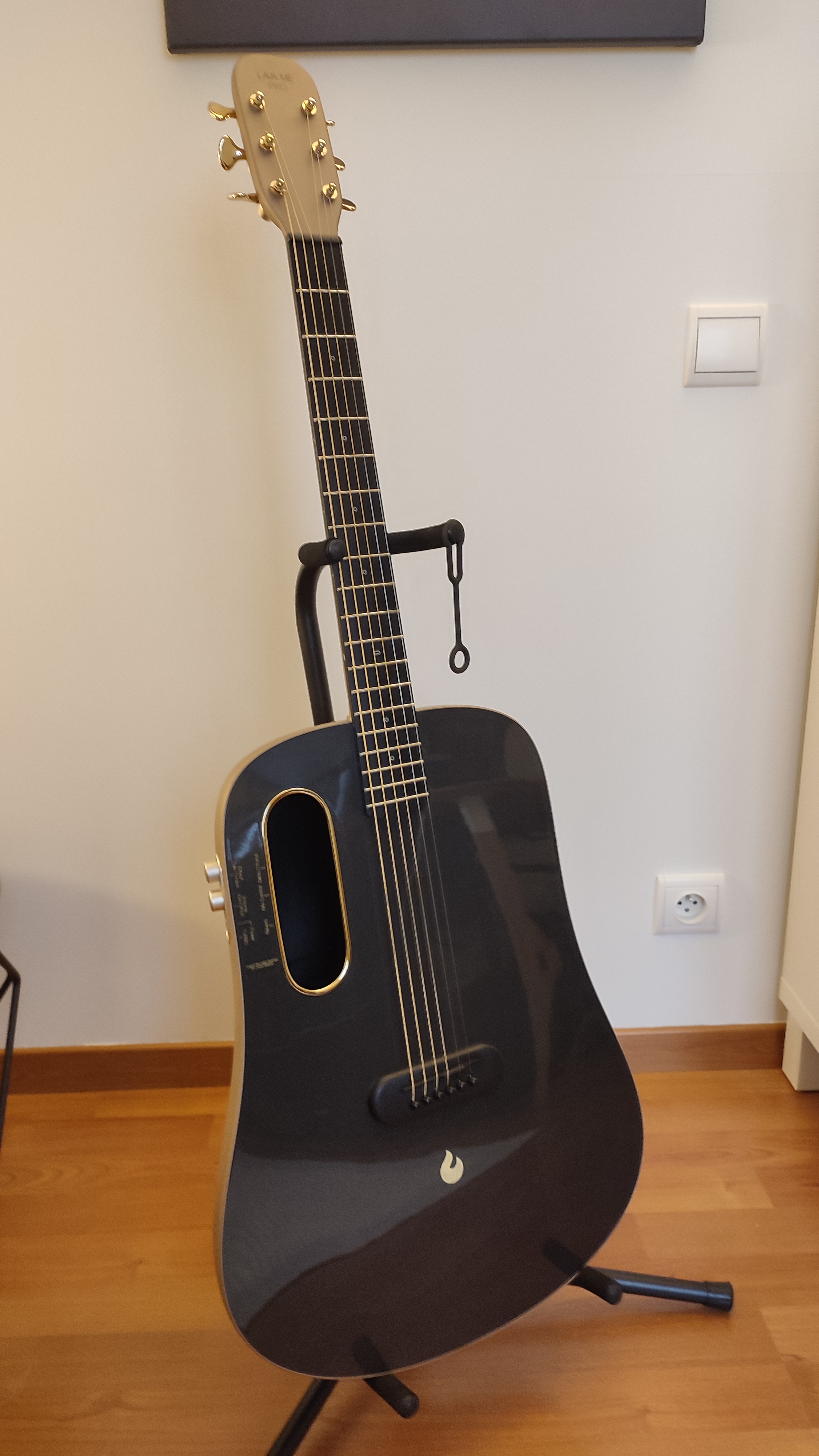 LAVA Me Pro Gold : électro-acoustique en fibre de carbone !