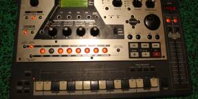 Roland MC-307 Groovebox 2000s
