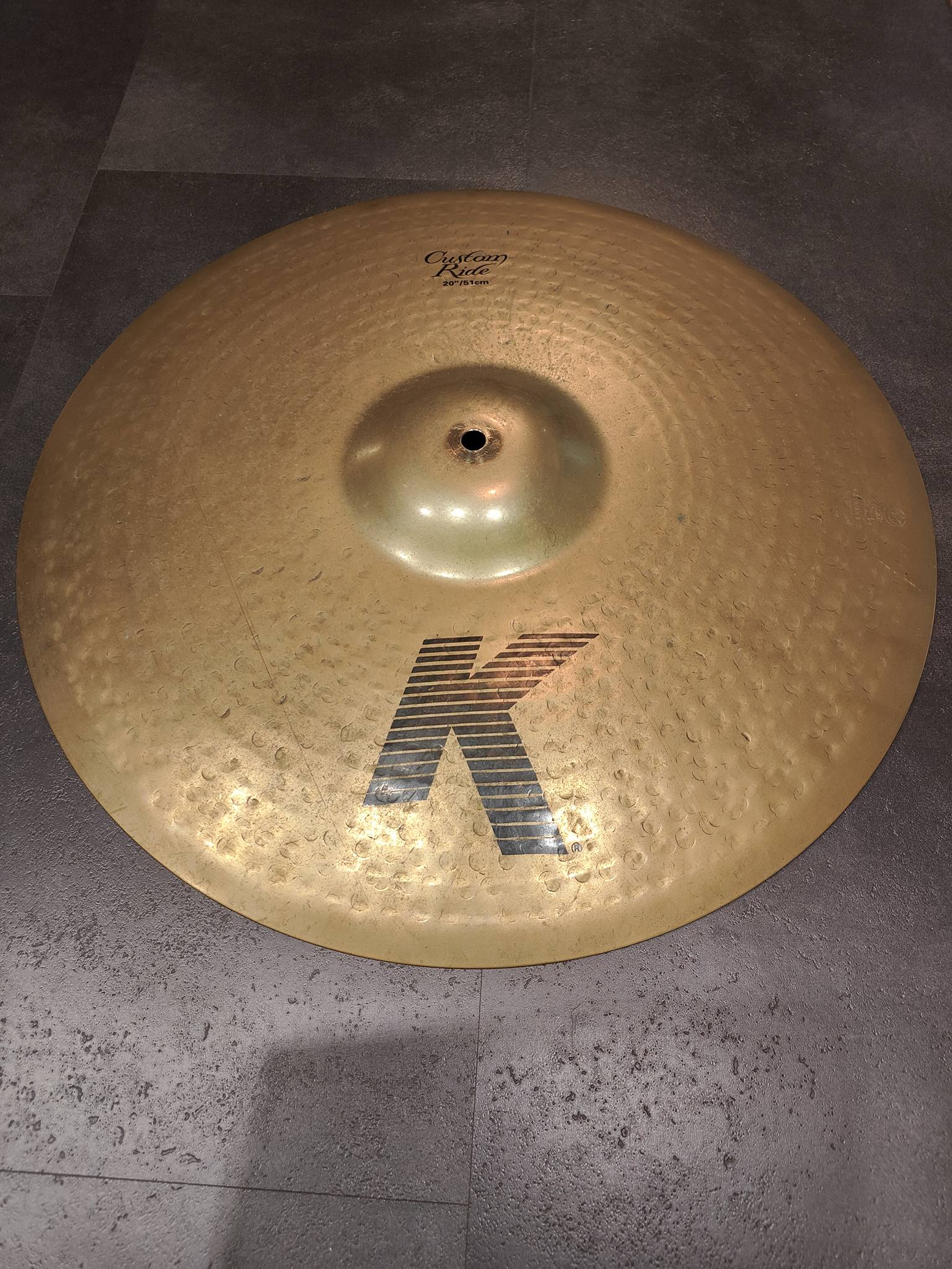 Ride 20" Zildjian K Custom de 1999 - La "Black Bell" Indestructible (3,026 kg)