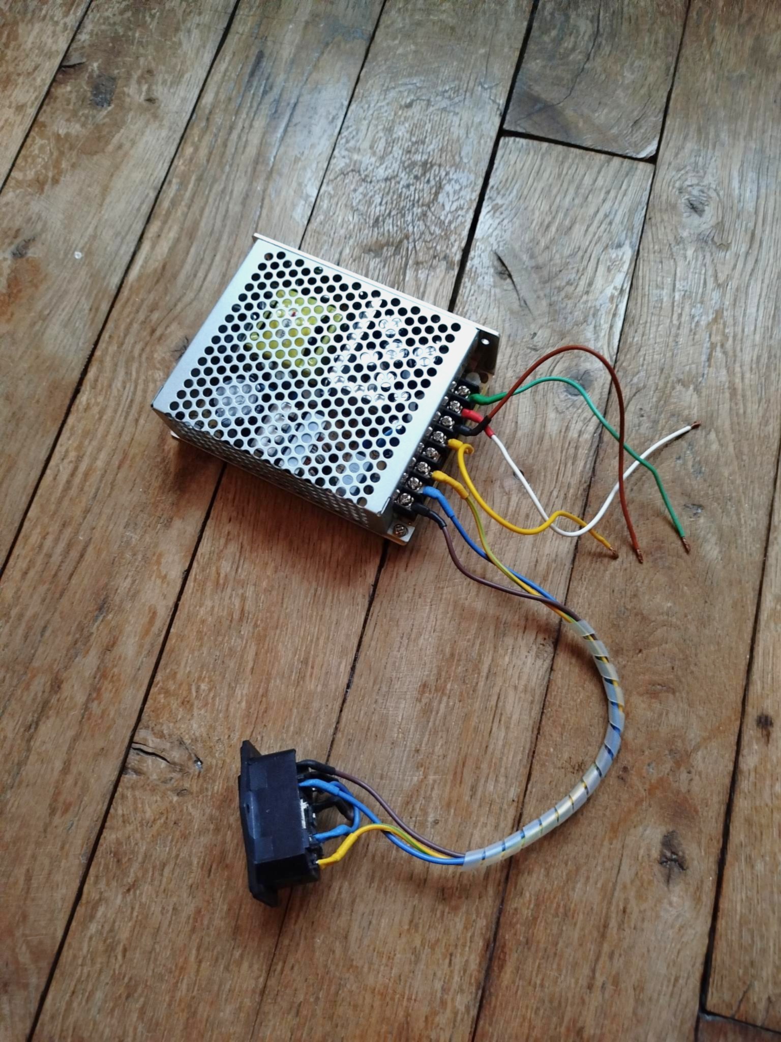 Alimentation Eurorack, Mean Well RT65B