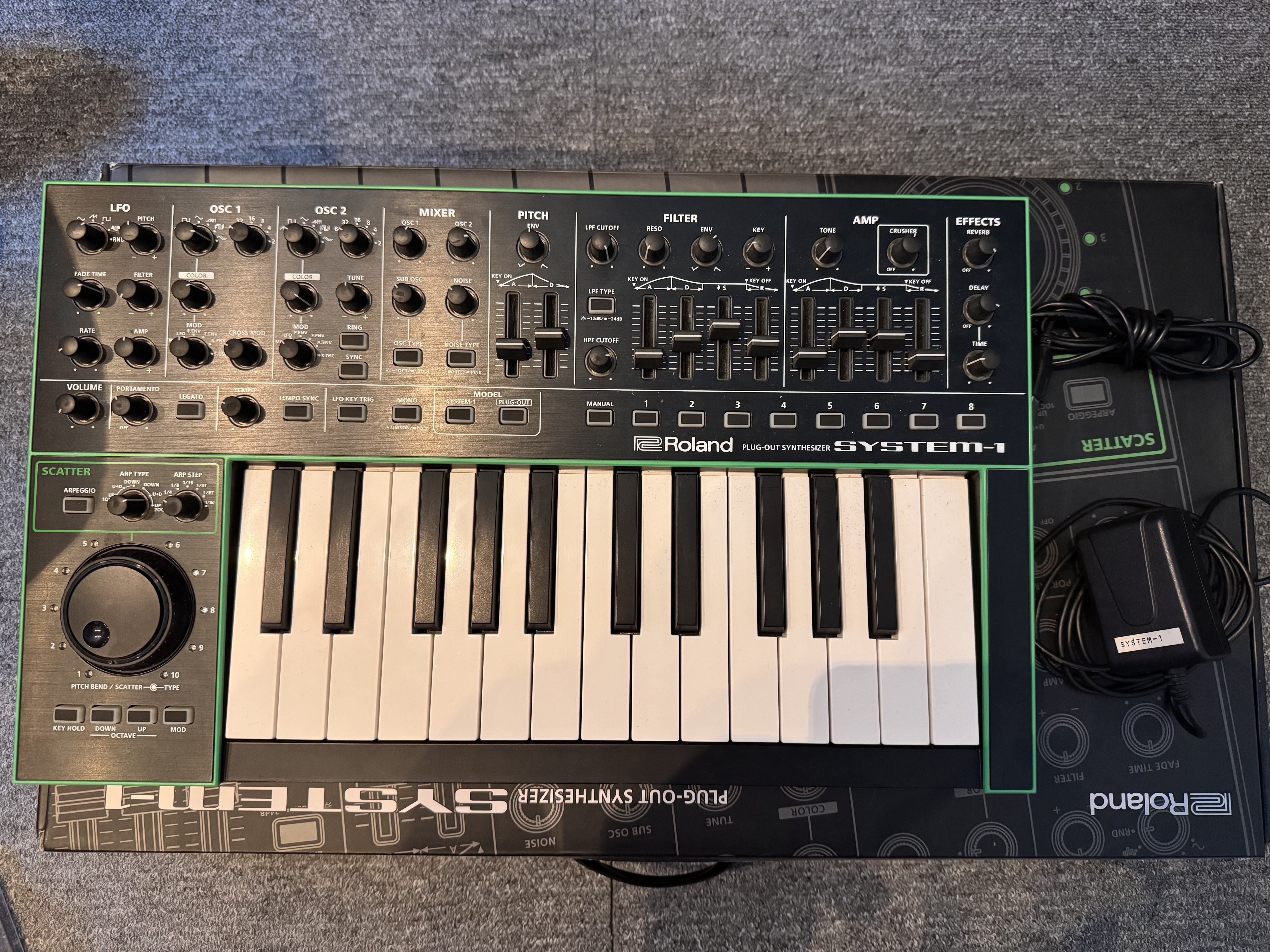 Vends Roland SYSTEM-1 + Desksaver + System 1 Software