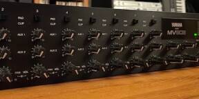 Mélangeur / Console de mixage Yamaha MV802 avec 2 entrés micro