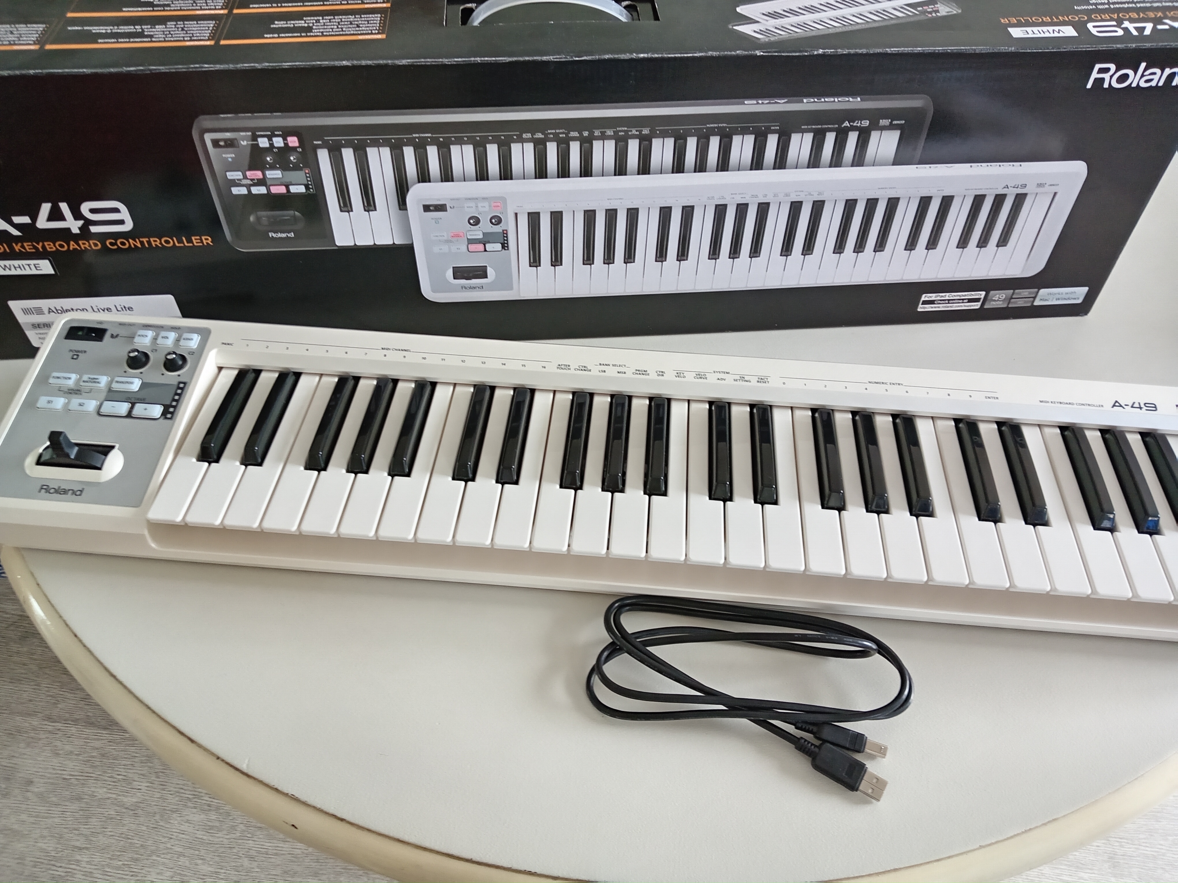 Vends clavier Maître Roland A-49 White
