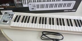 Vends clavier Maître Roland A-49 White