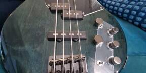 Vends basse Yamaha BB734-A Indigo Blue