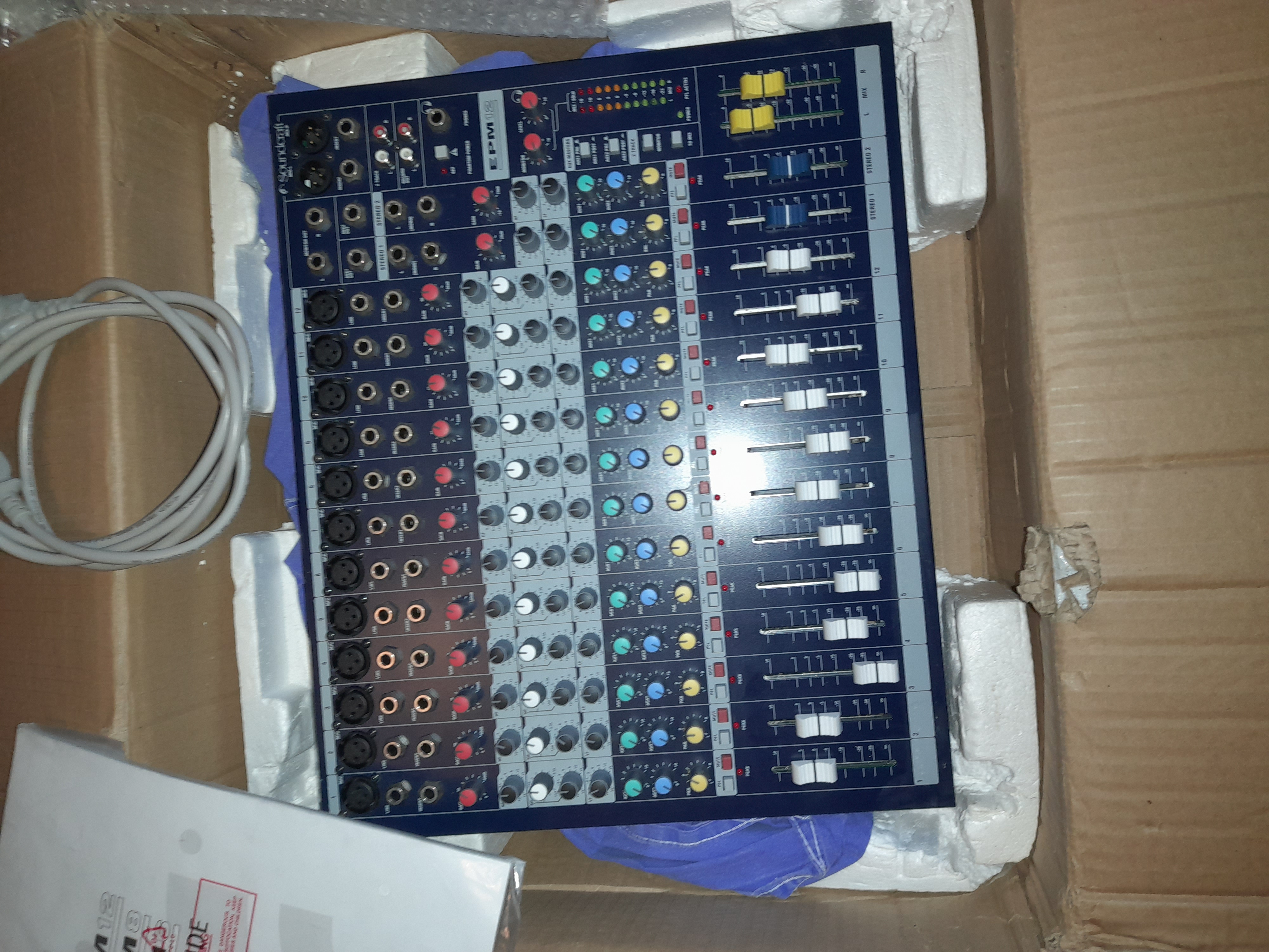 Soundcraft epm12