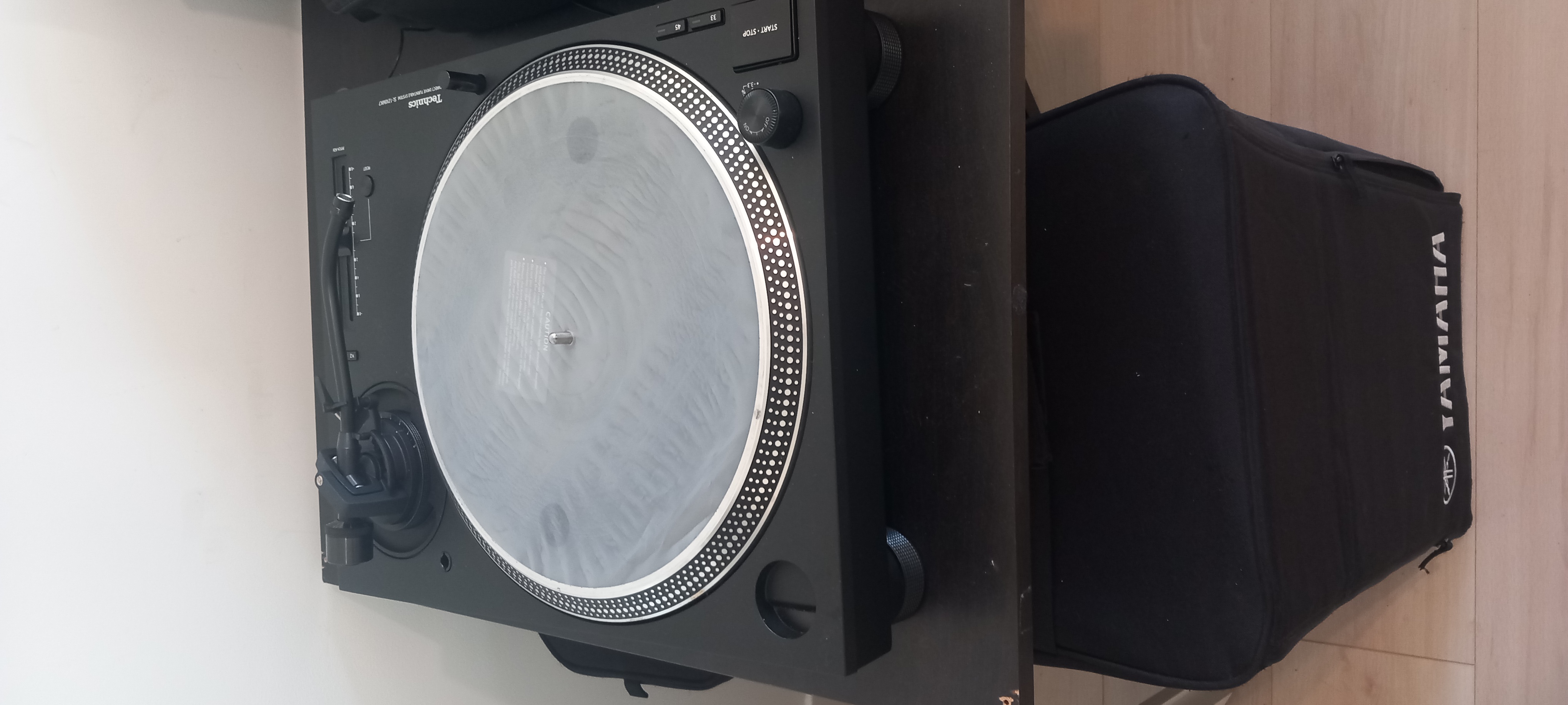 Technics SL 1210 mk7 avec Thon case