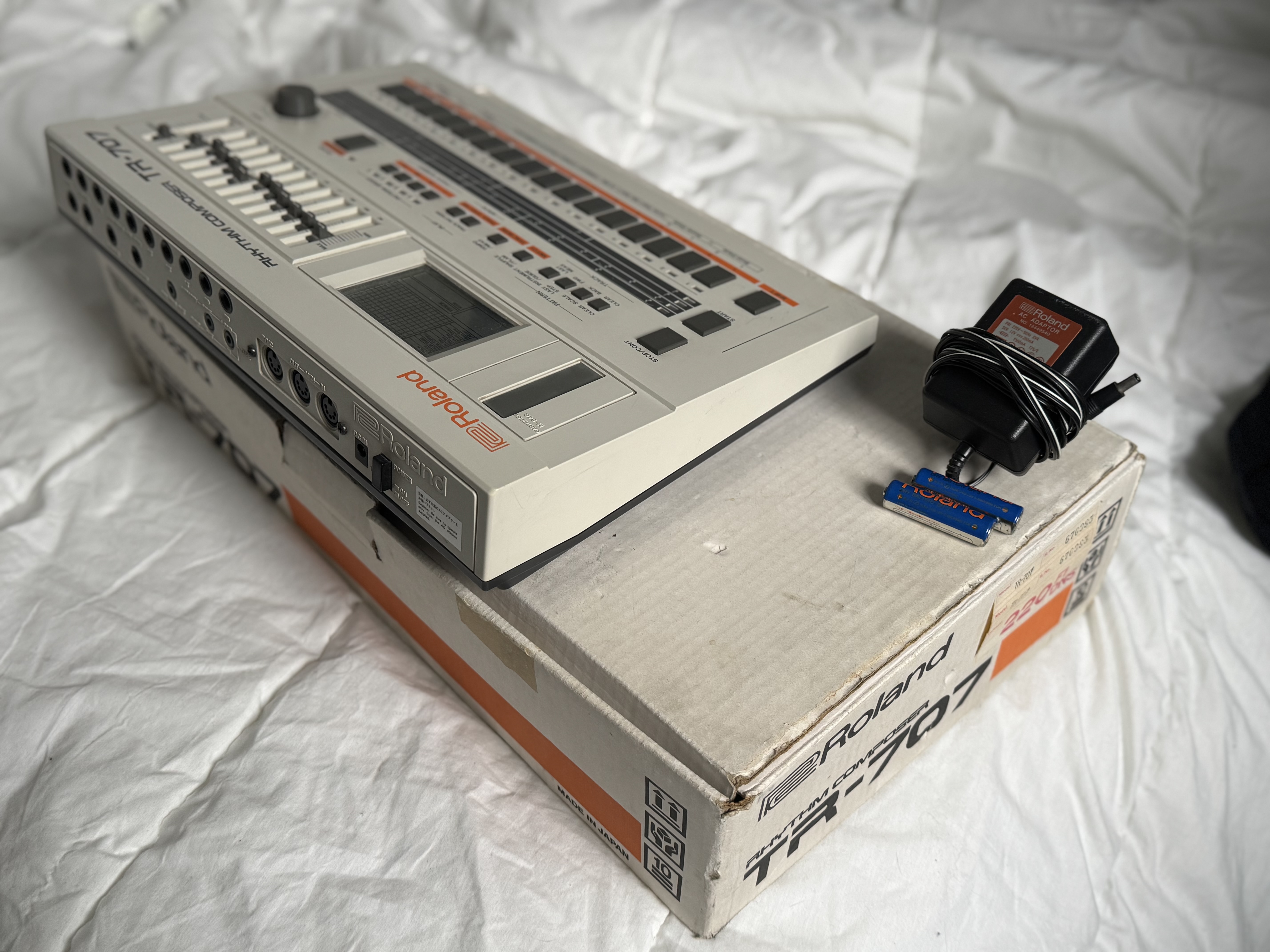 Roland TR-707 (46003)