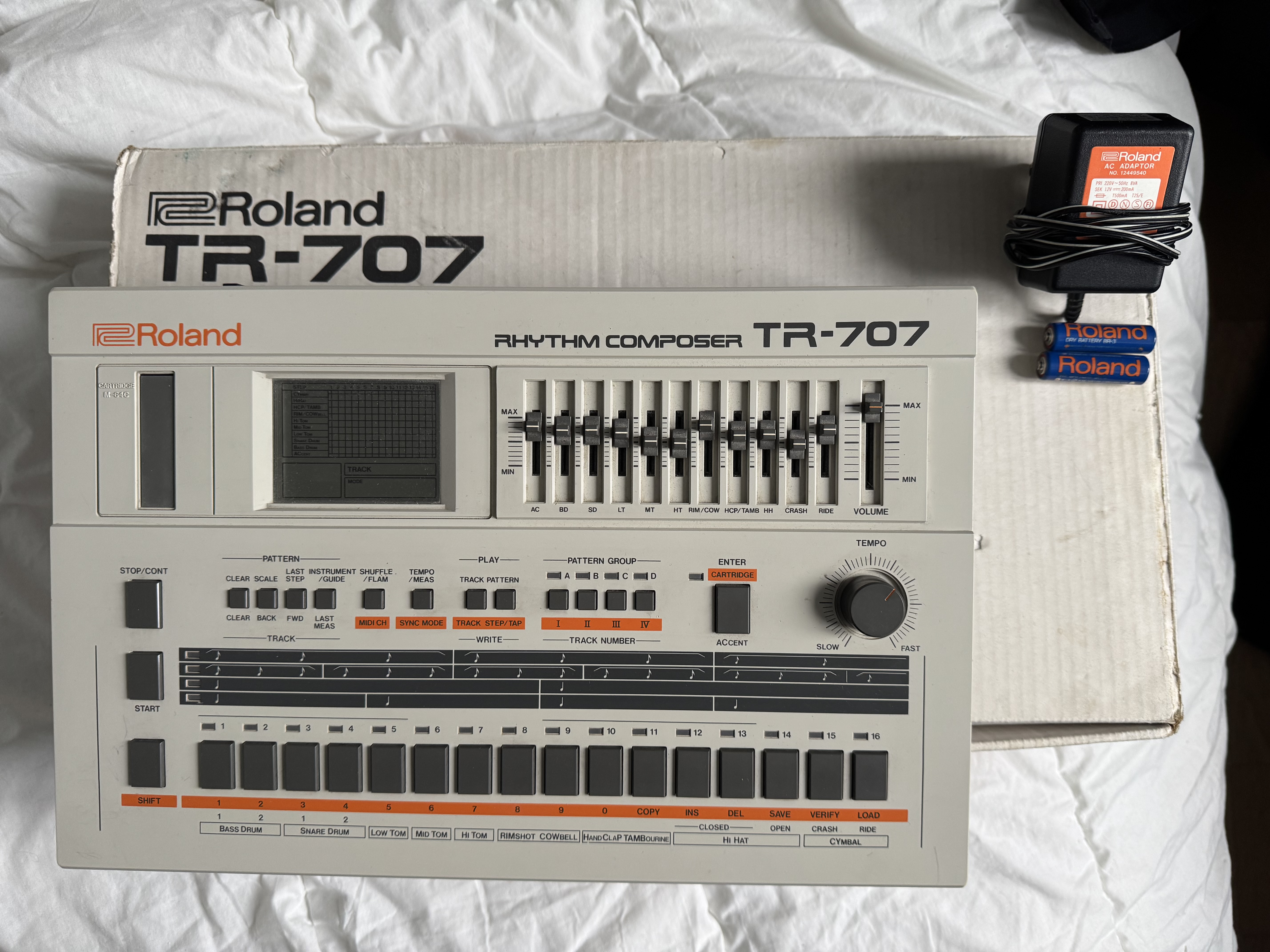 Roland TR-707 (3730)