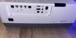 Rétroprojecteur NEC PA803UL